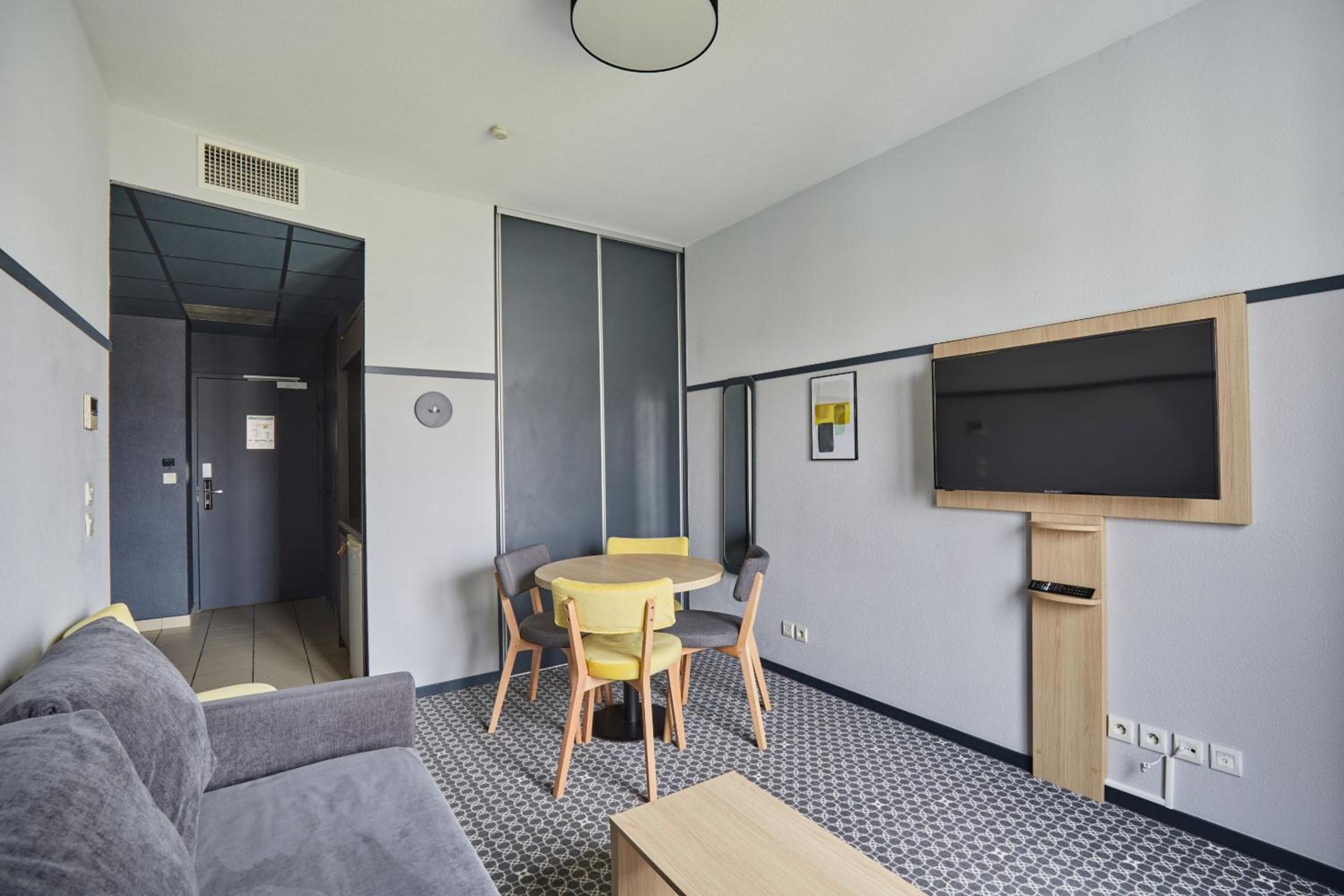 Two-Bedroom Apartment - Photo 7