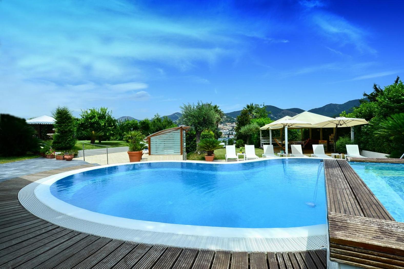 Two-Bedroom Deluxe Apartment with Garden View