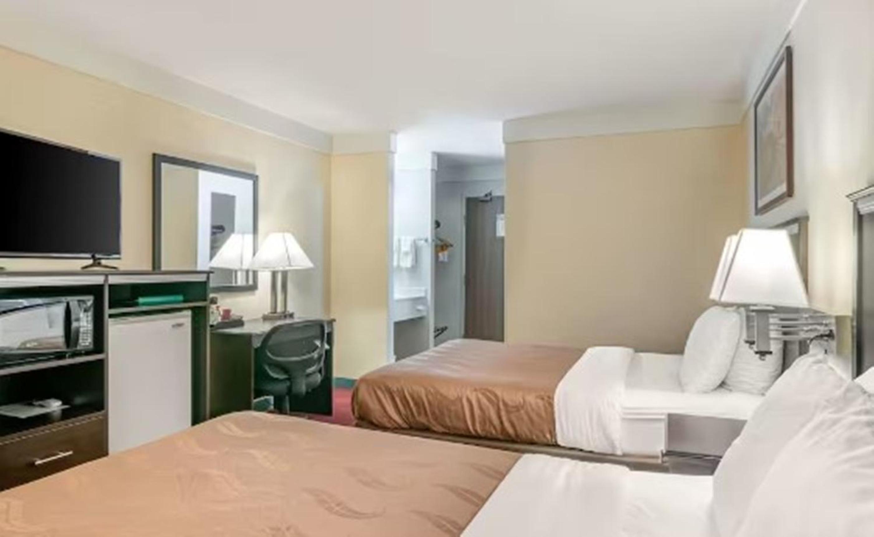 Quadruple Room with Two Queen Beds - Non Smoking/Interior Hall - Photo 4