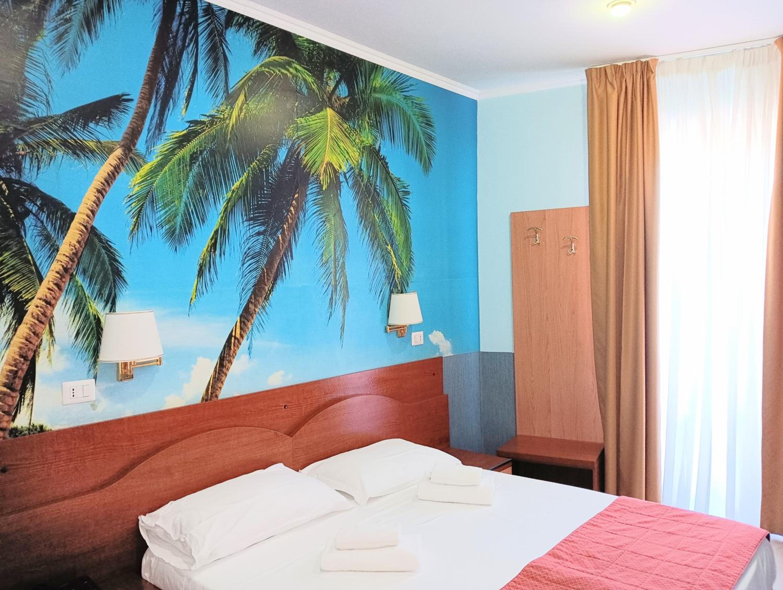 Standard Double or Twin Room with Balcony - Photo 2