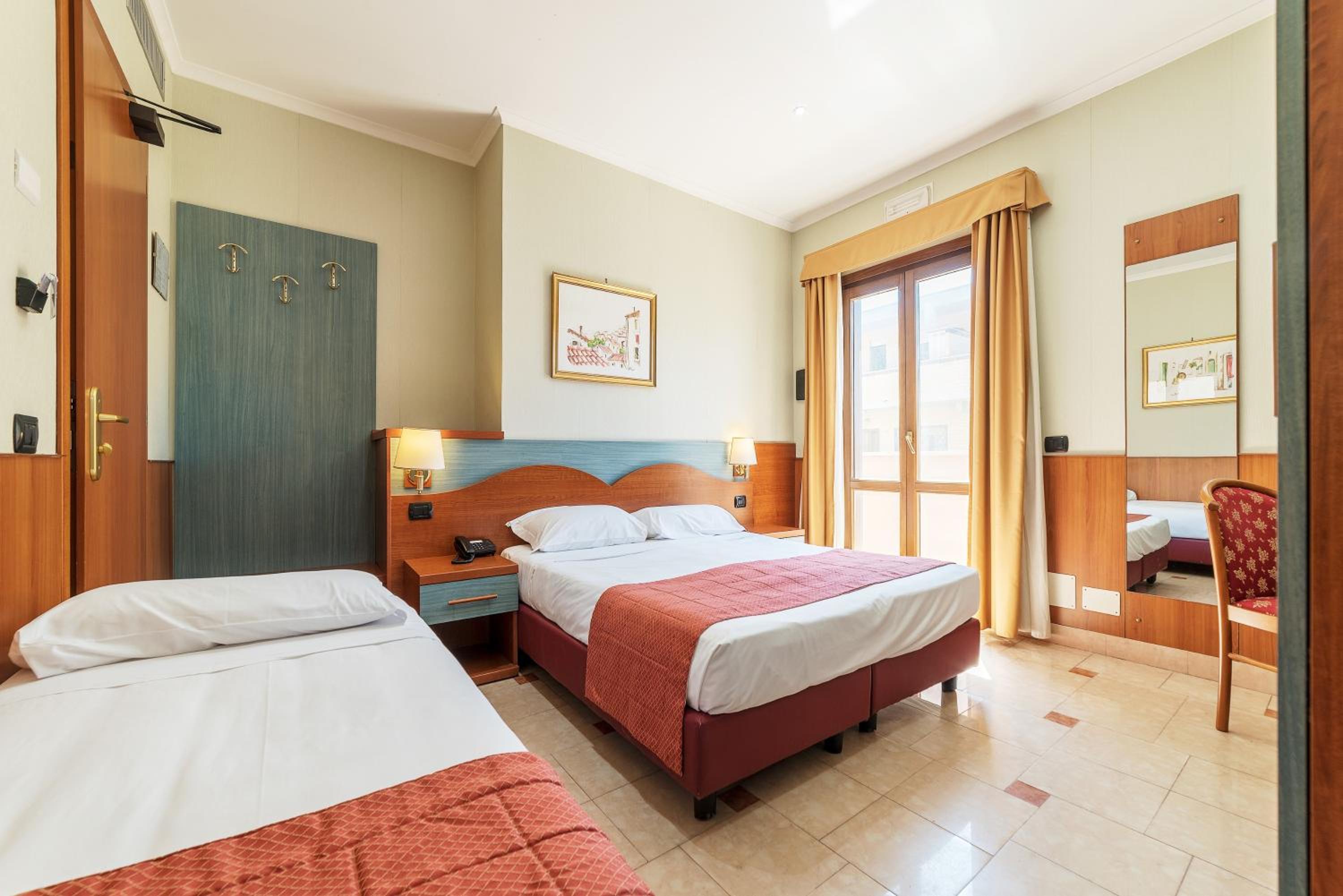 Triple Room with Balcony - Photo 1