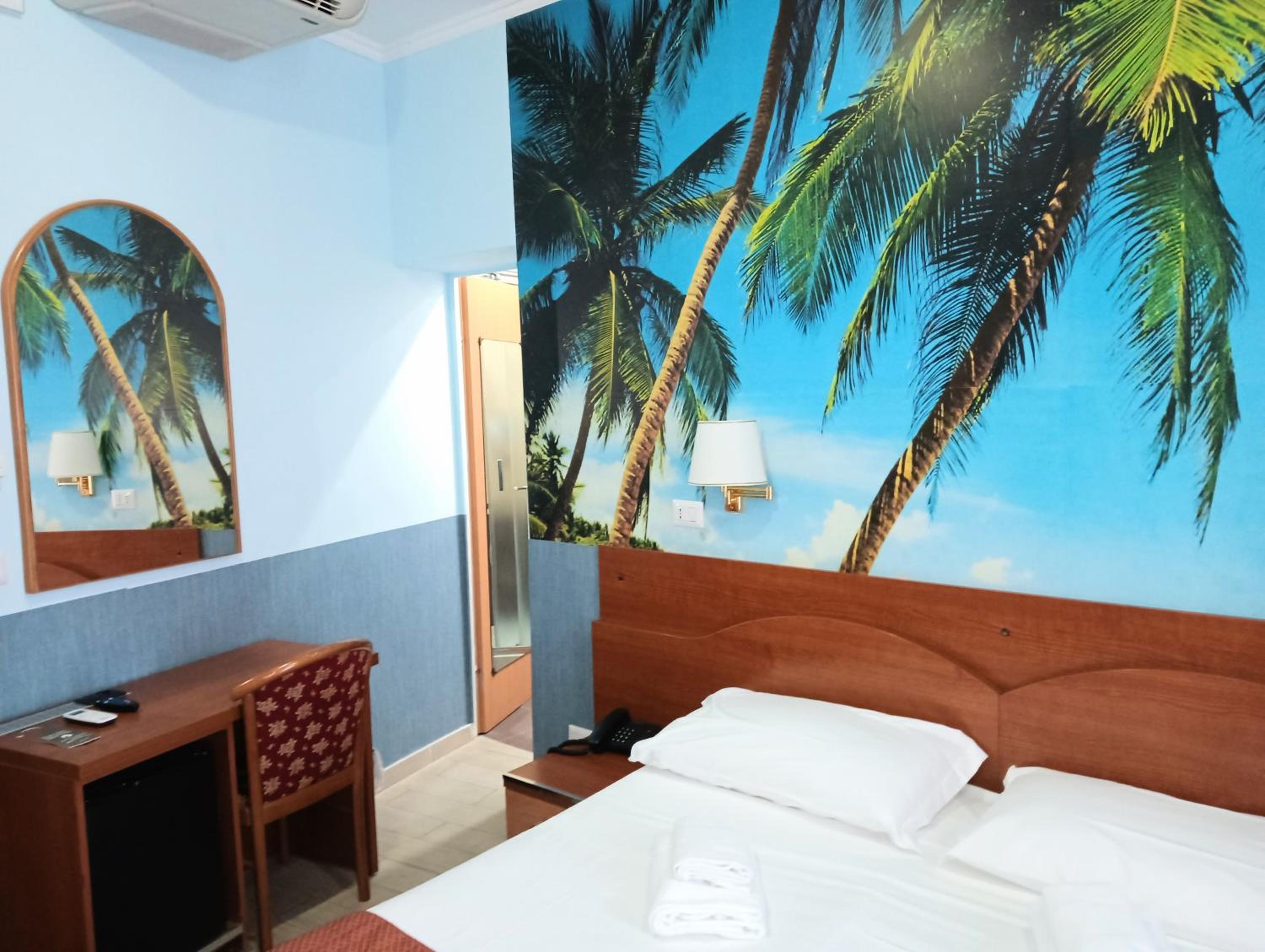 Standard Double or Twin Room with Balcony - Photo 4