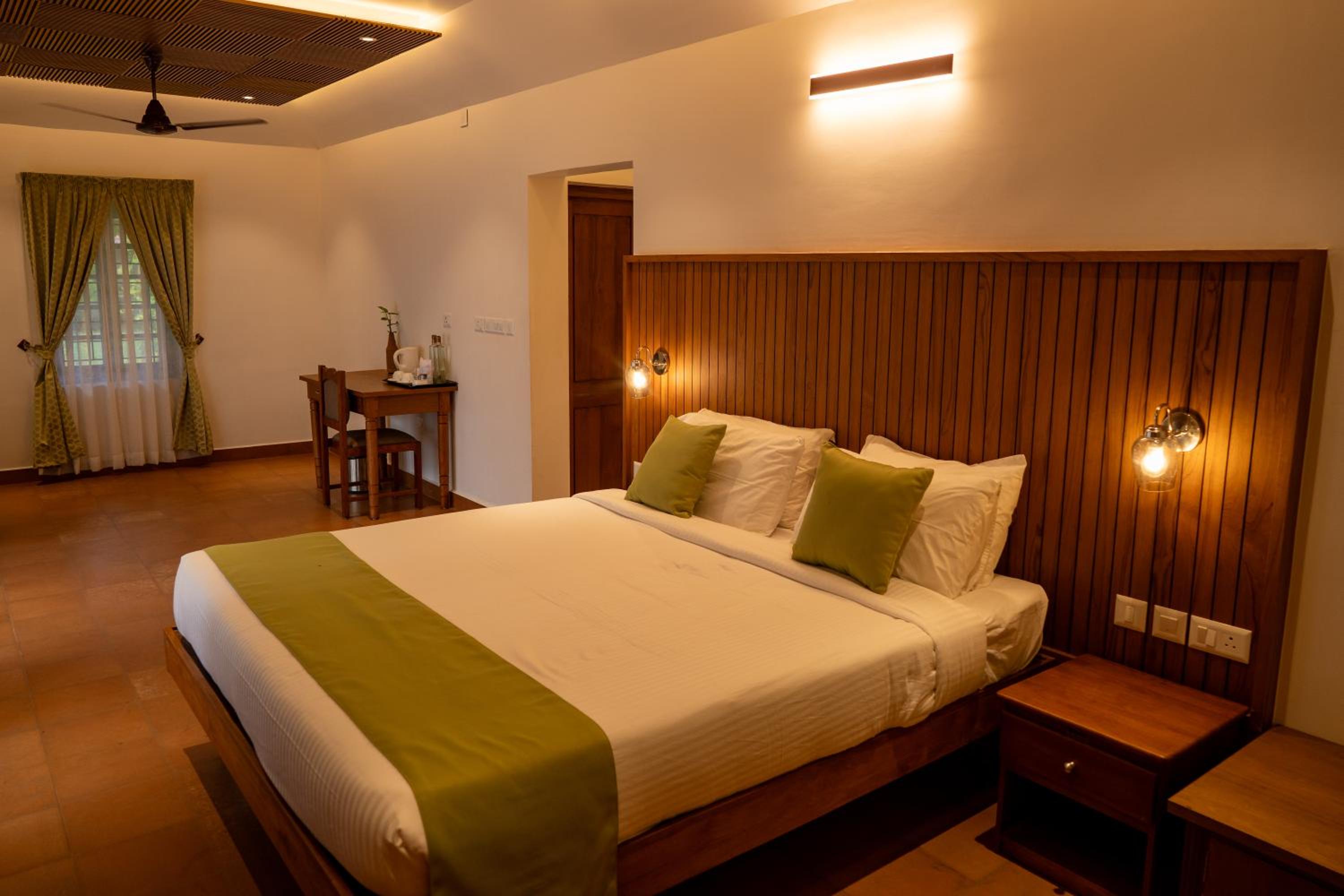 Double Room with Lake View - Photo 1