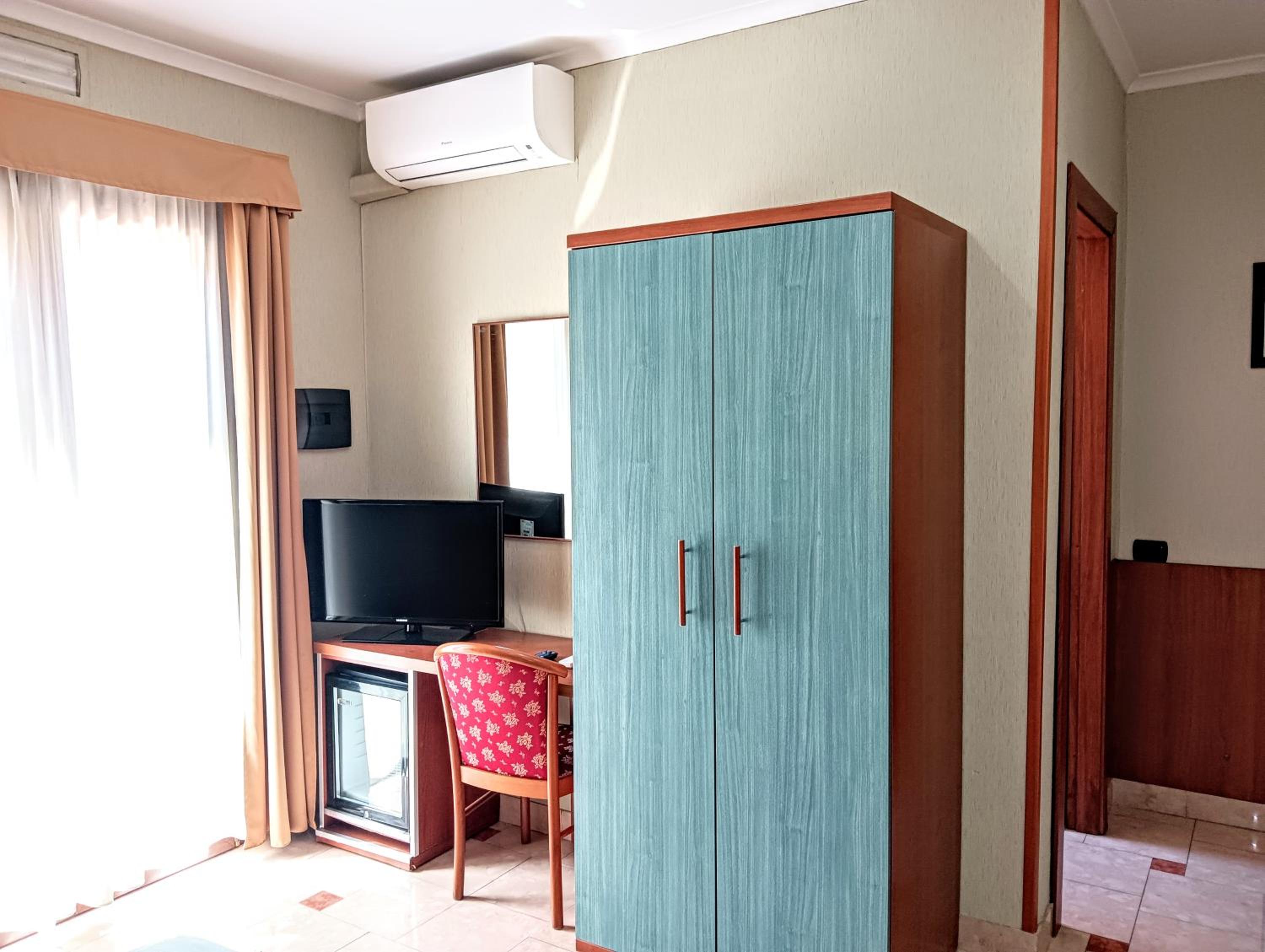 Triple Room with Balcony - Photo 3