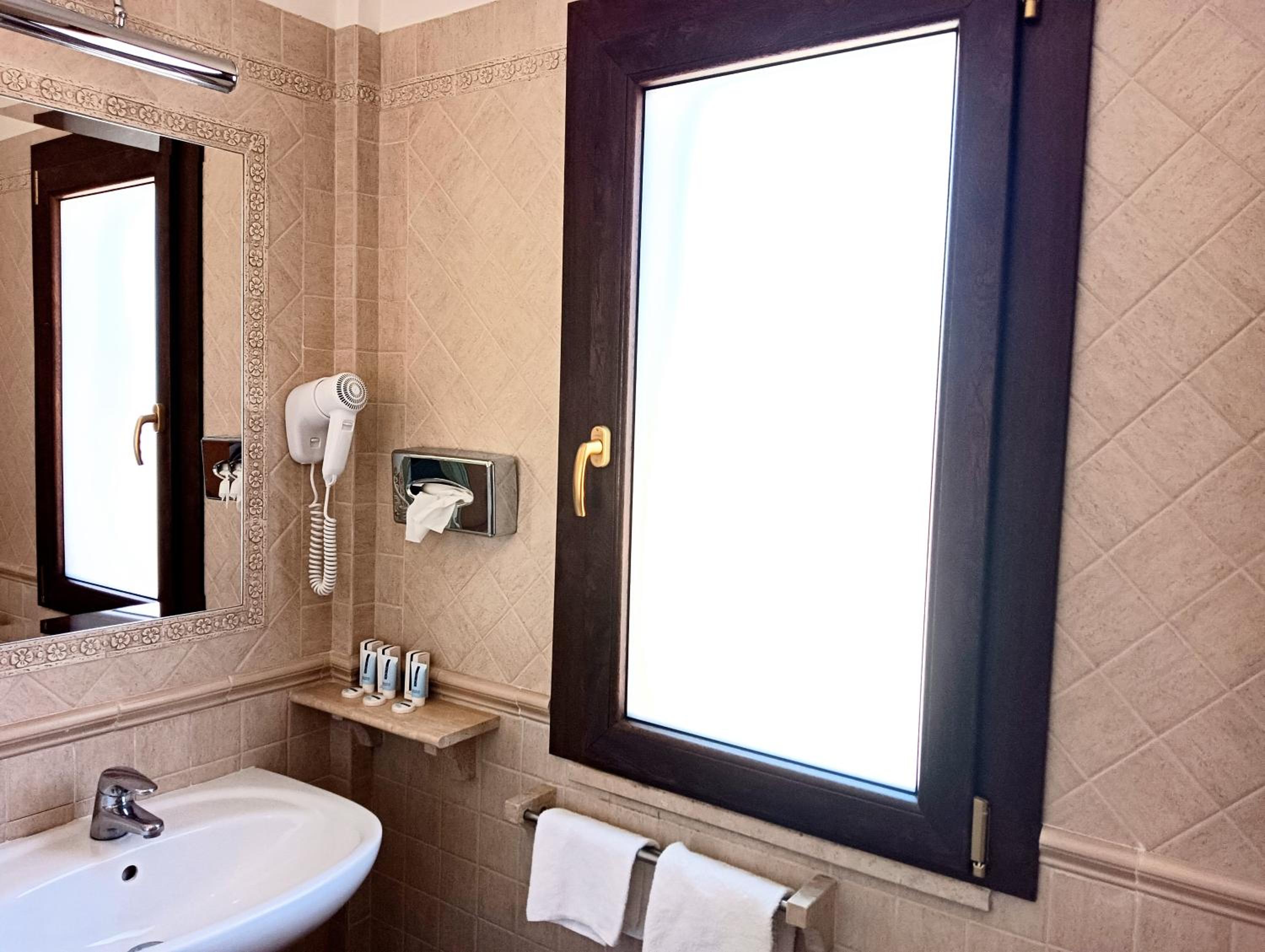 Triple Room with Balcony - Photo 4