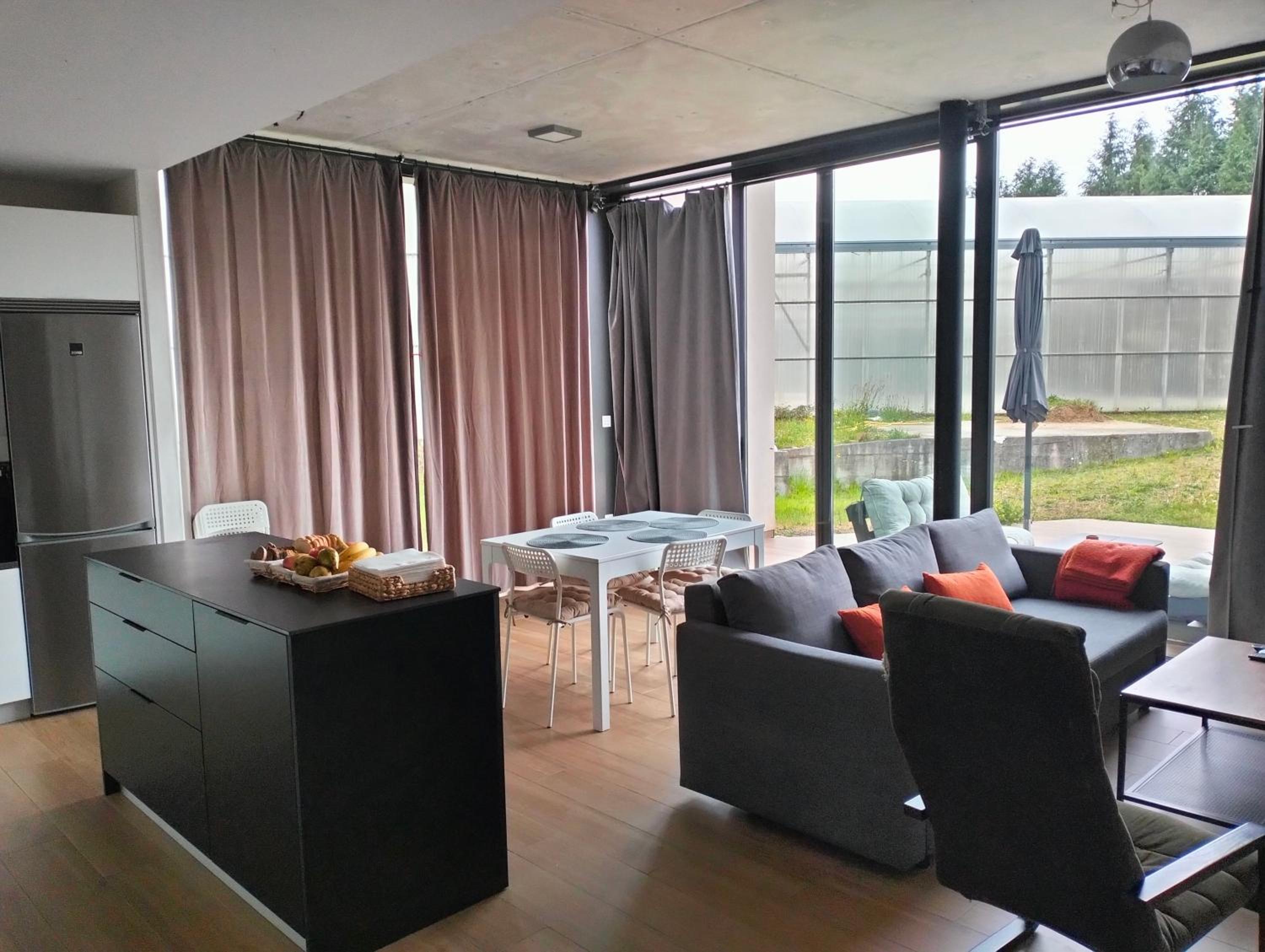 Deluxe Two-Bedroom Apartment with Garden View photo 3