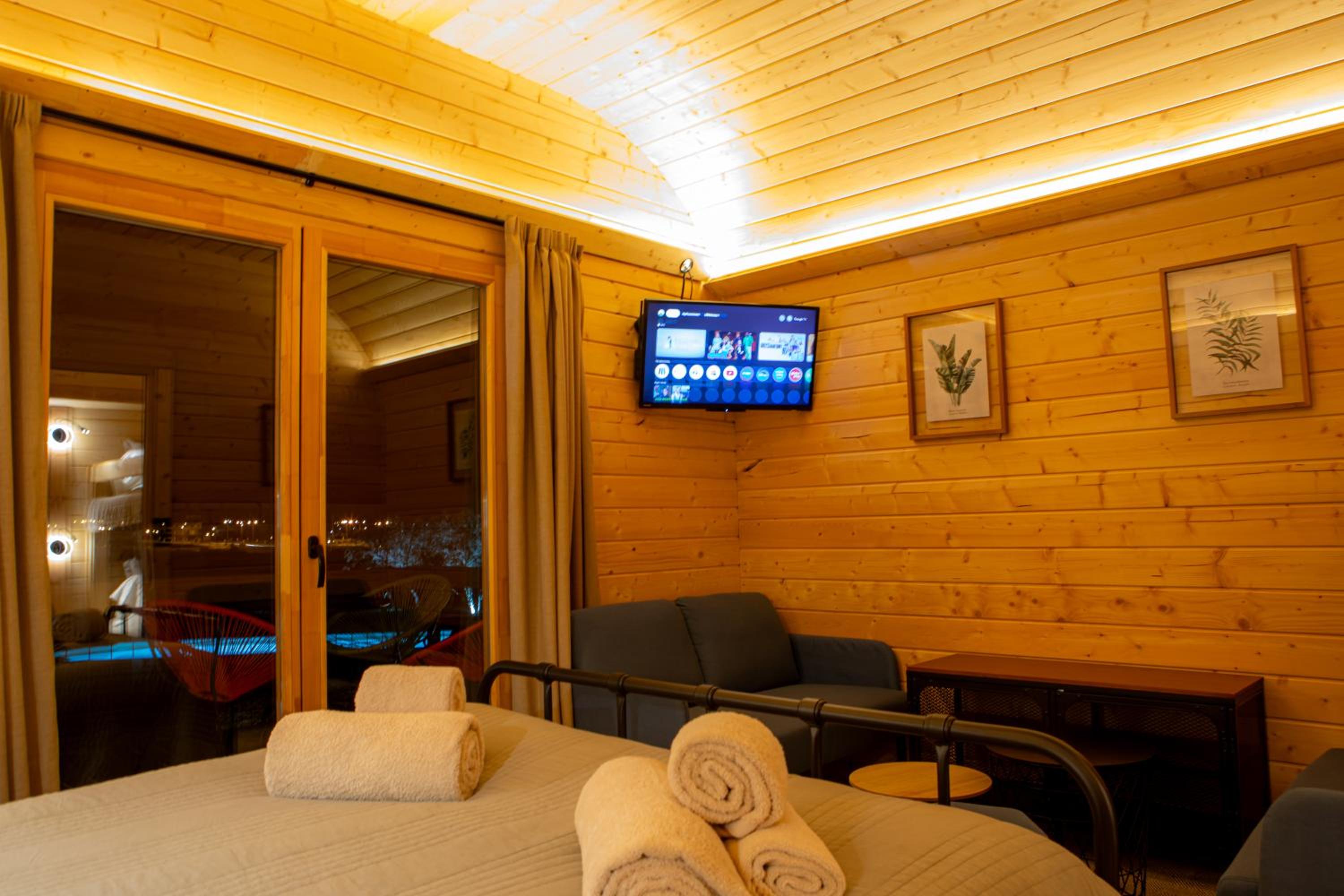 One-Bedroom Bungalow - Photo 17