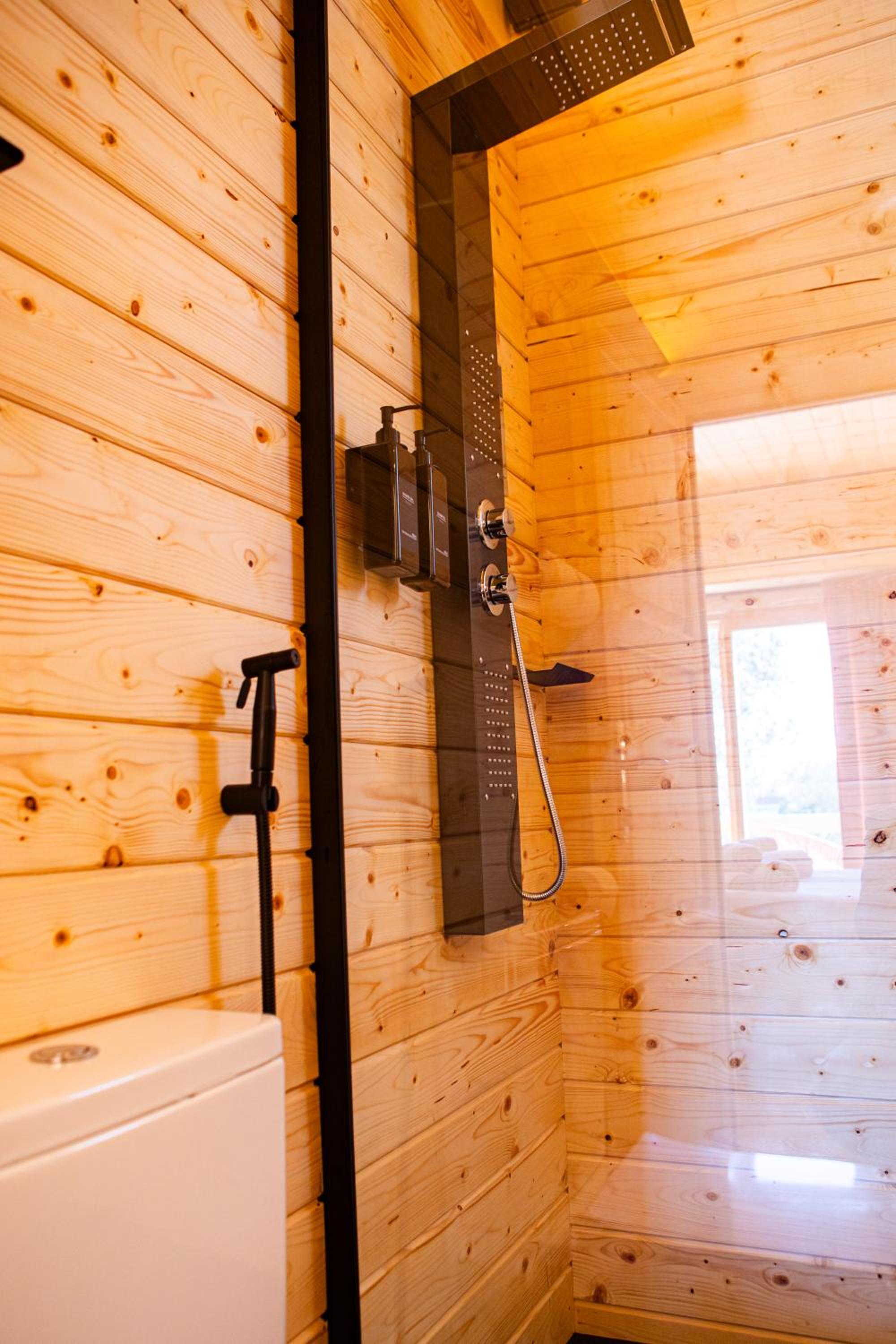 One-Bedroom Bungalow - Photo 26
