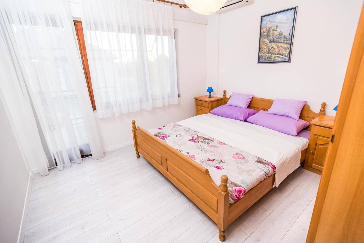 One-Bedroom Apartment with Balcony photo 2