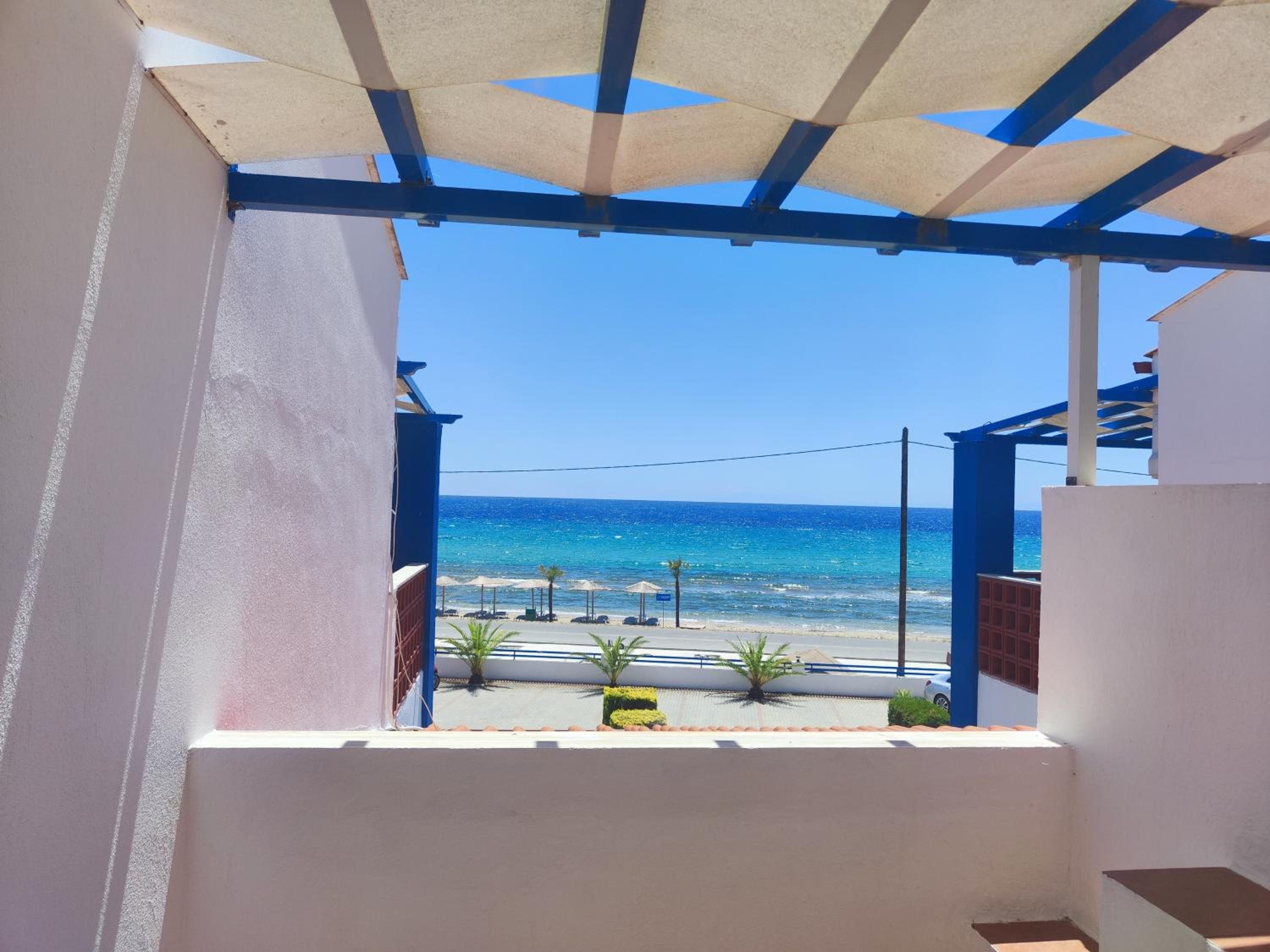 Villa - Beach Front photo 1