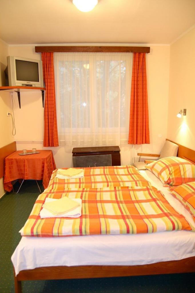 Double Room - Photo 1