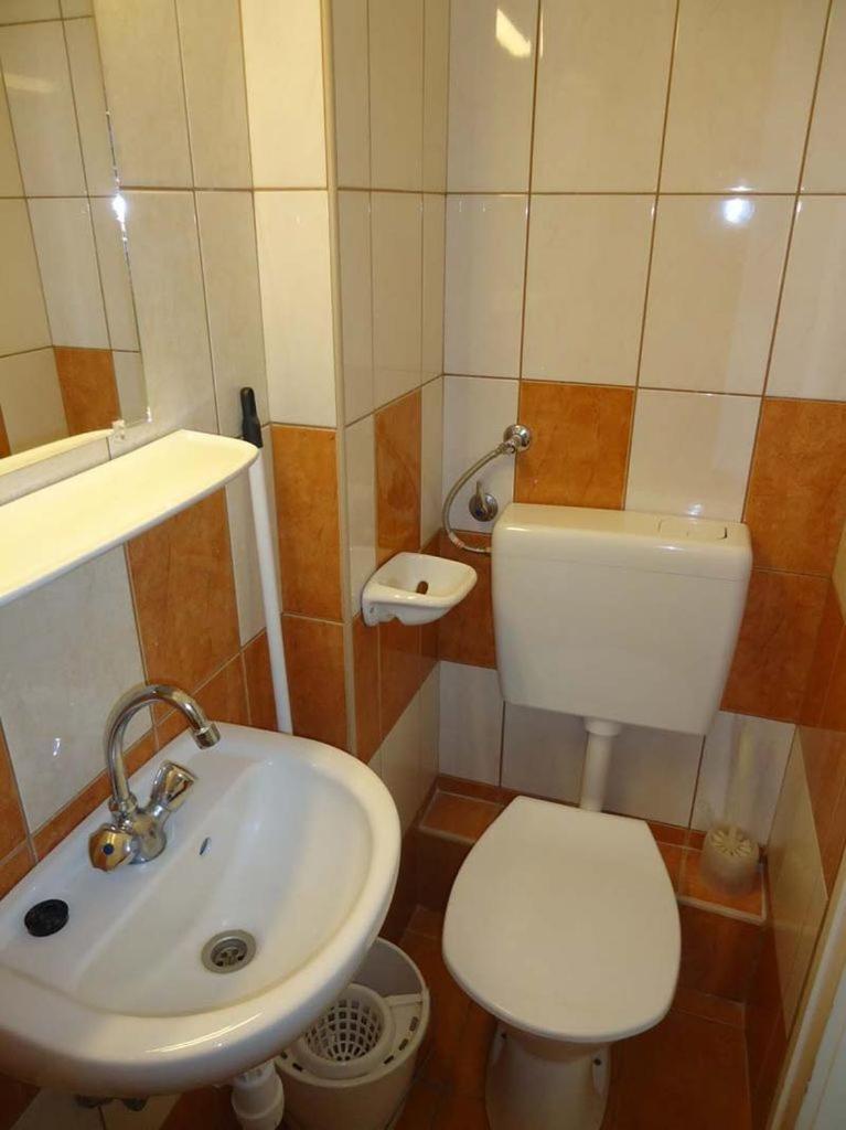 Double Room - Photo 5
