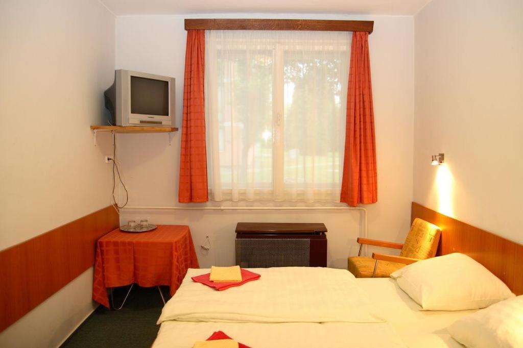 Double Room - Photo 2