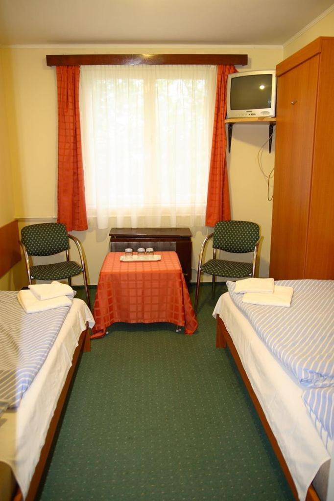 Double Room with Extra Bed photo 2
