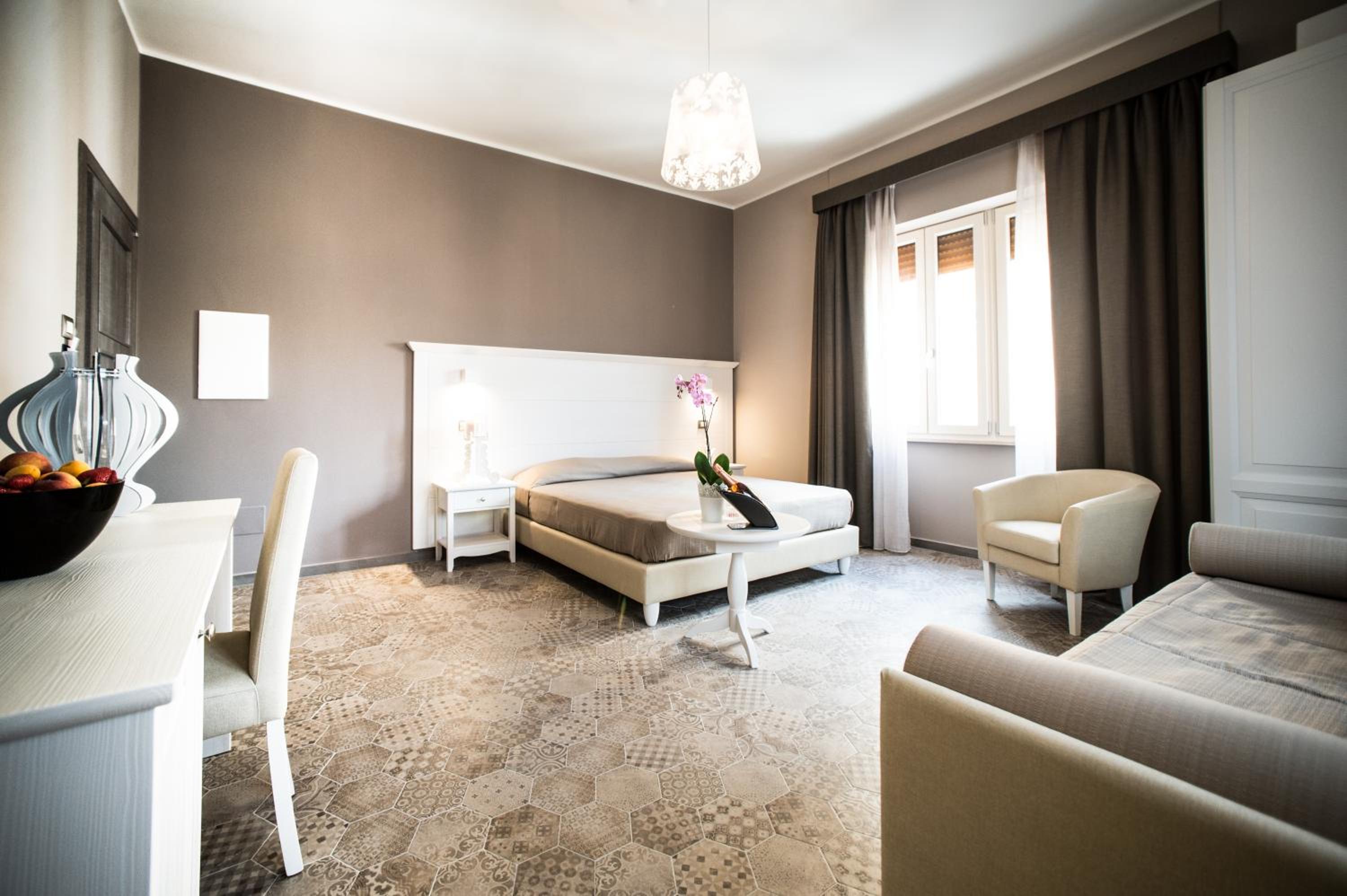 Standard Triple Room - Photo 3