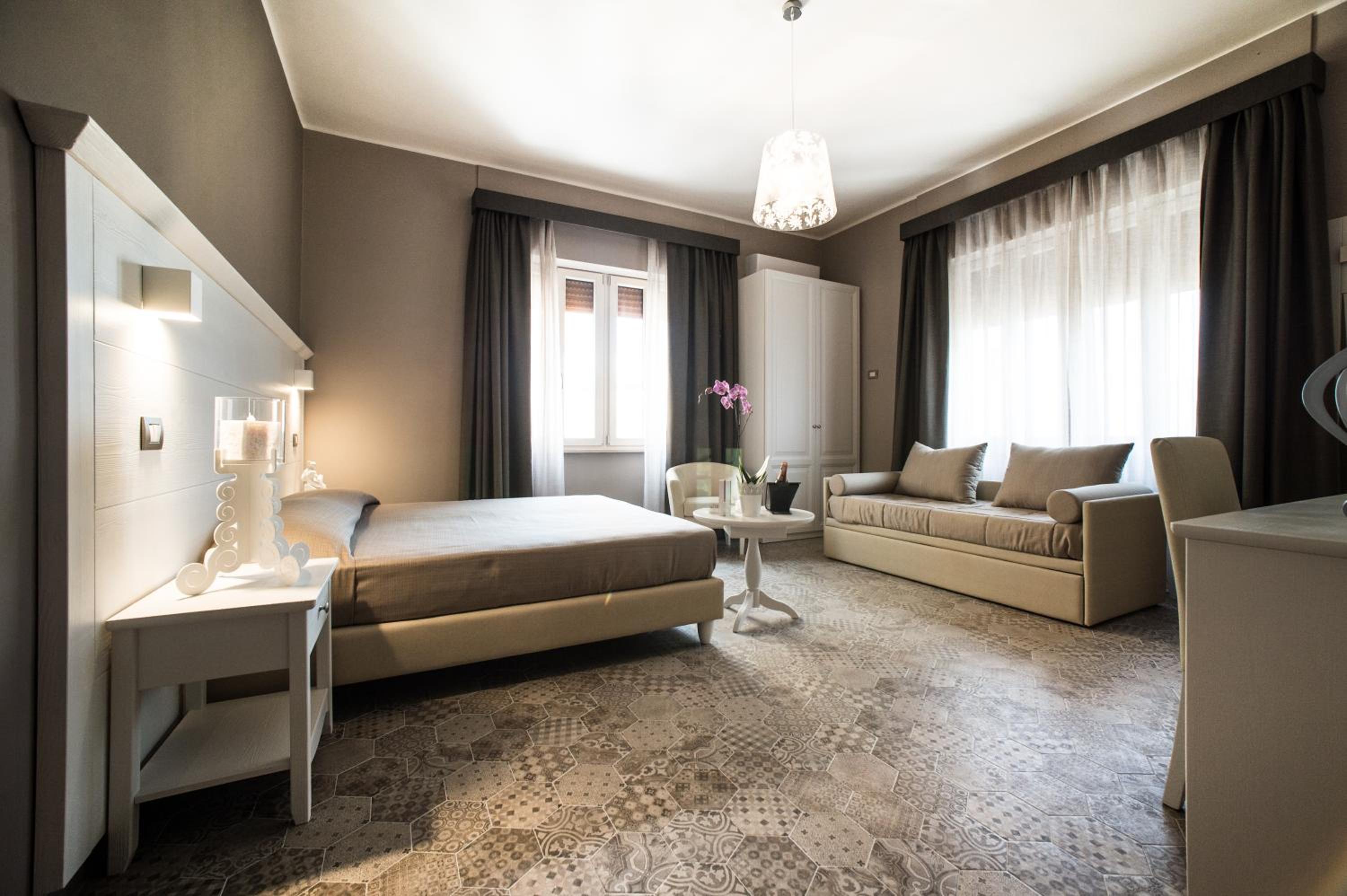 Standard Triple Room - Photo 6