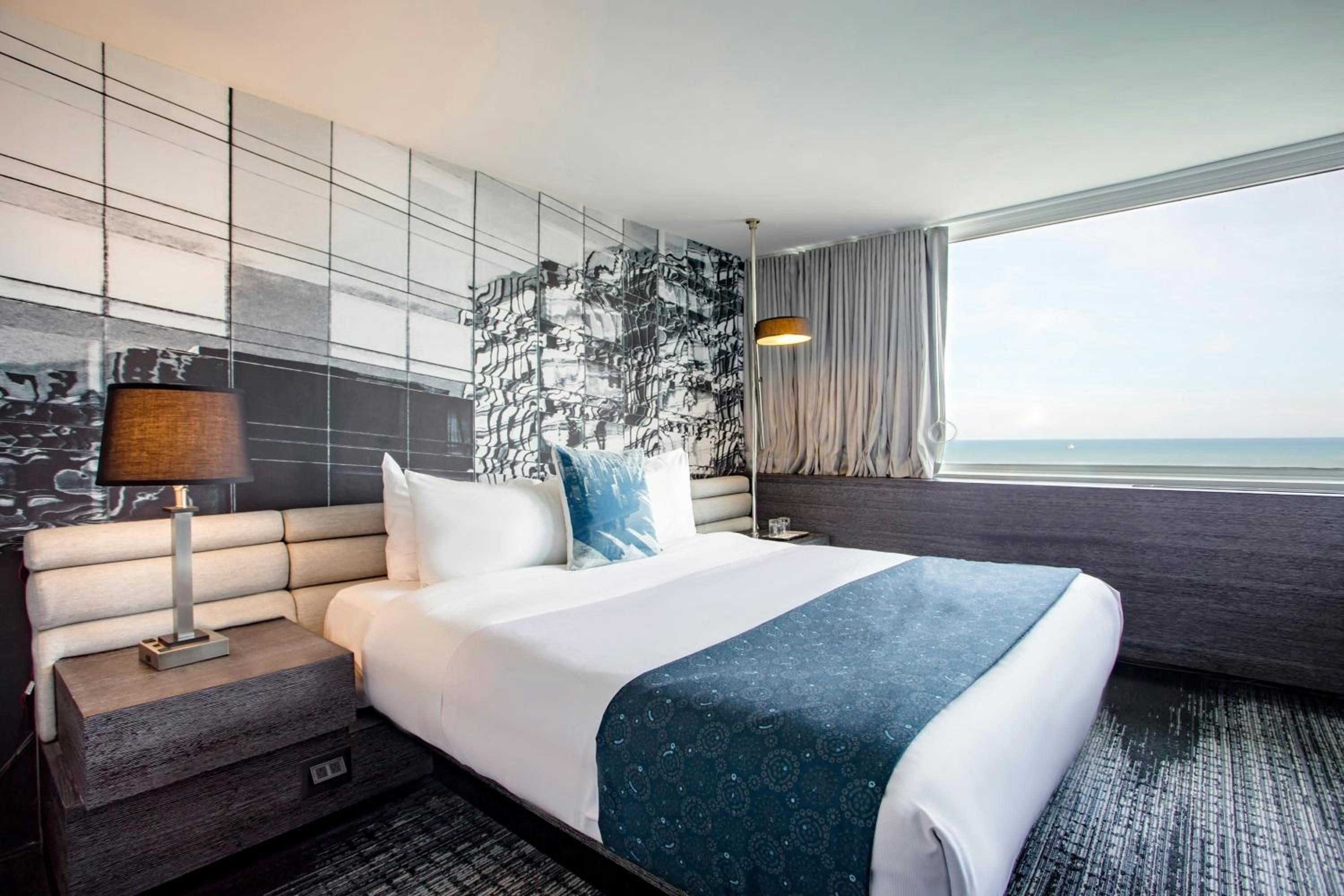 King Room with Lake View - Photo 2