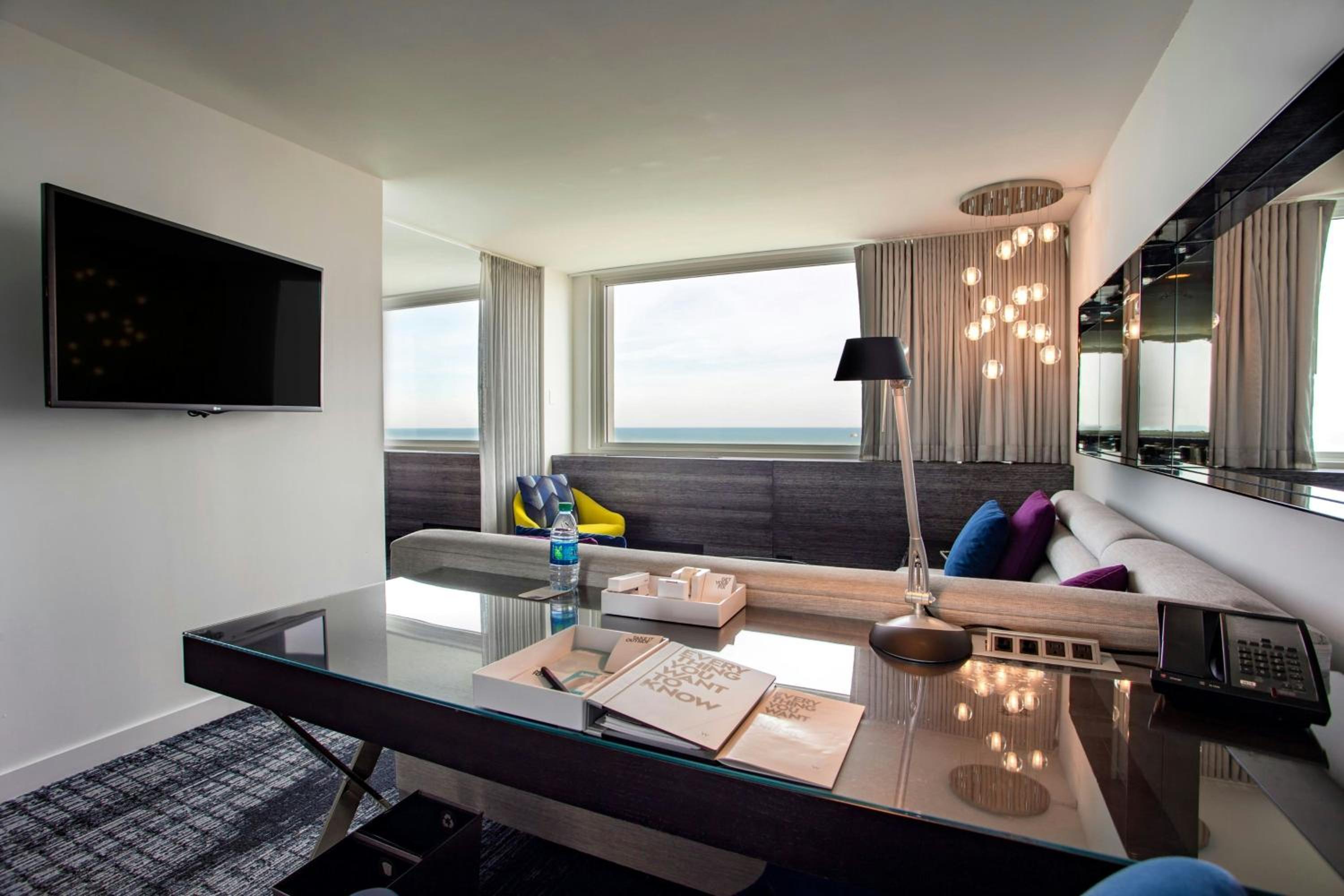 One-Bedroom King Suite with Lake View - Photo 5