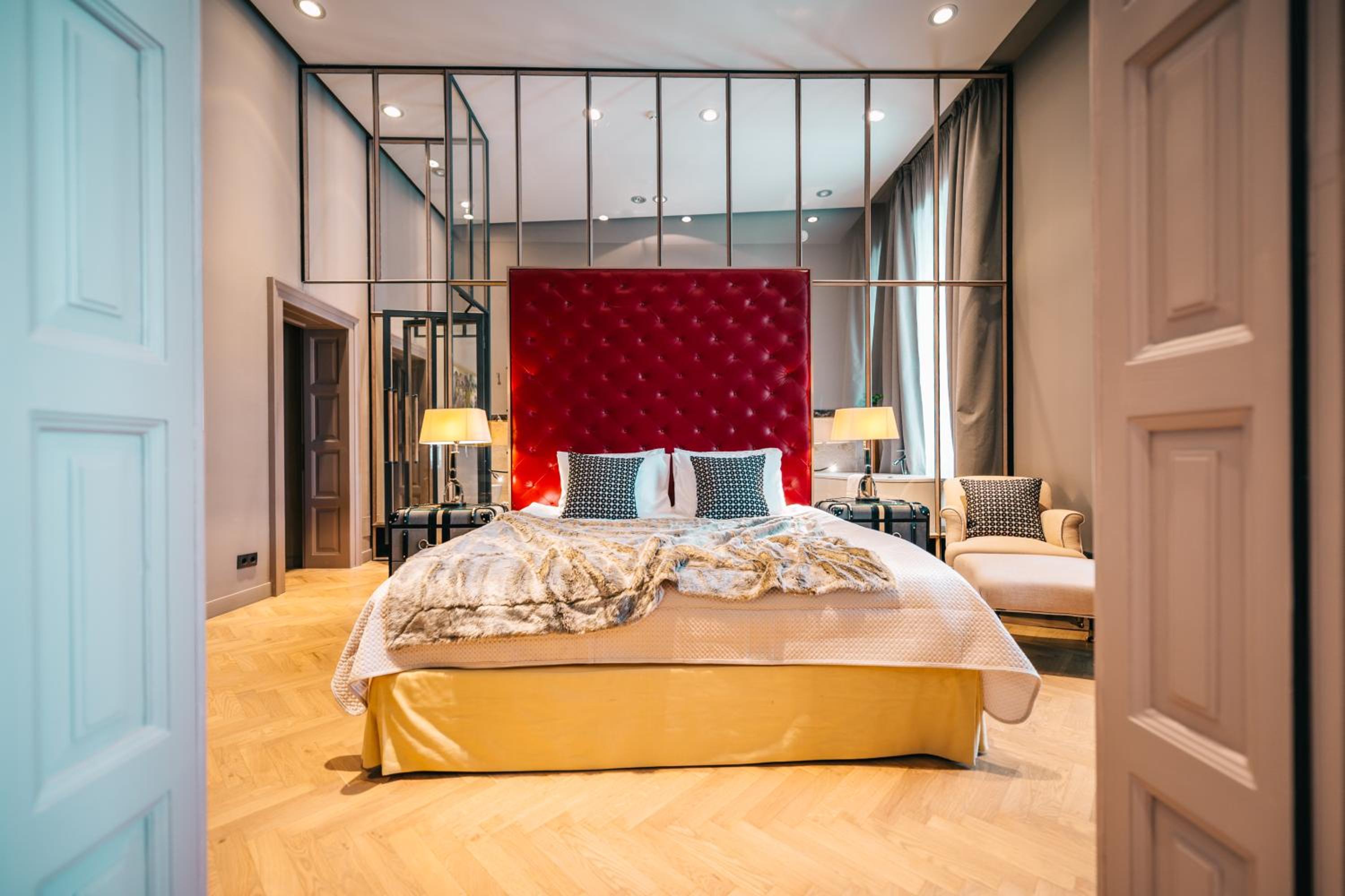 King Suite - Photo 2