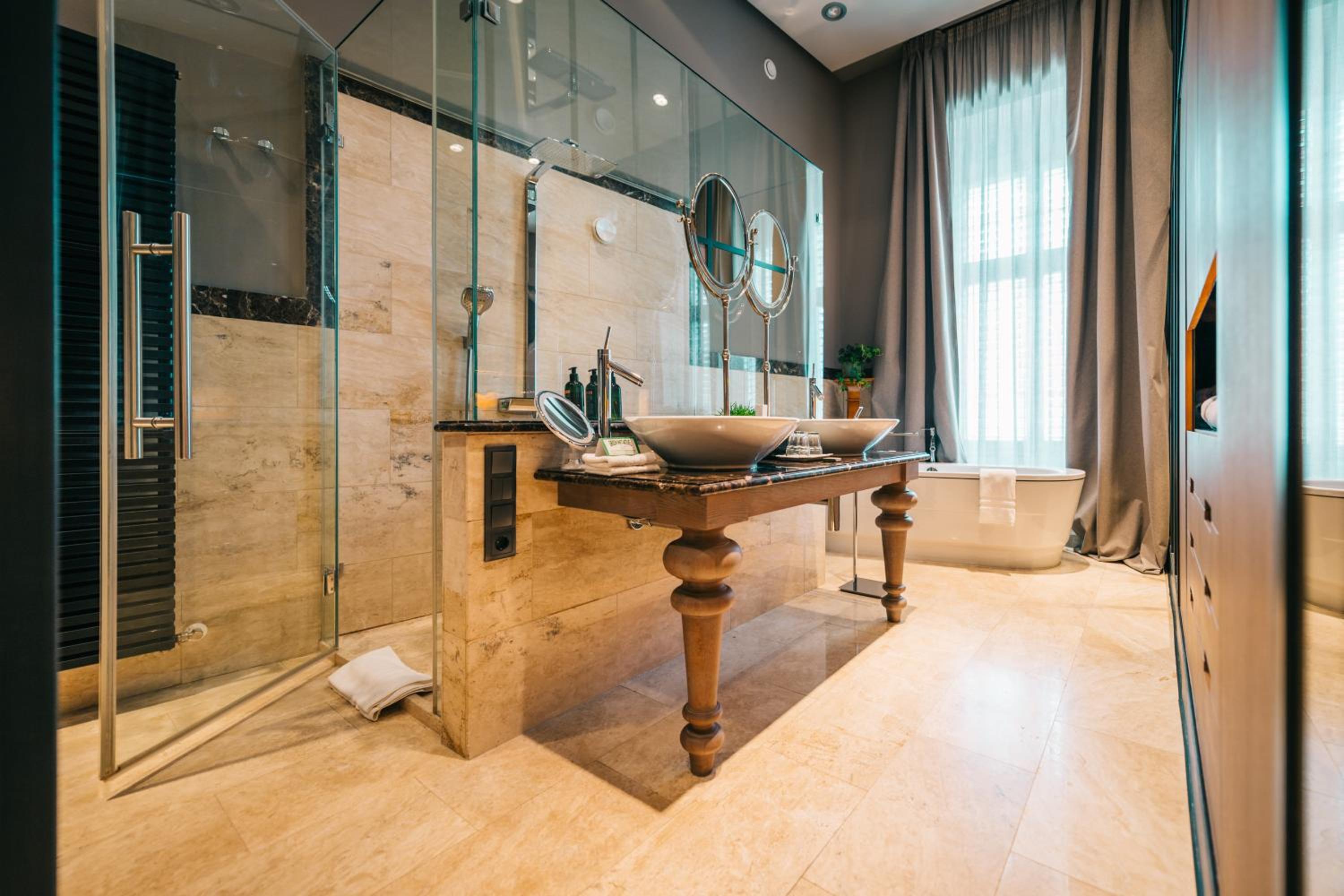 King Suite - Photo 5