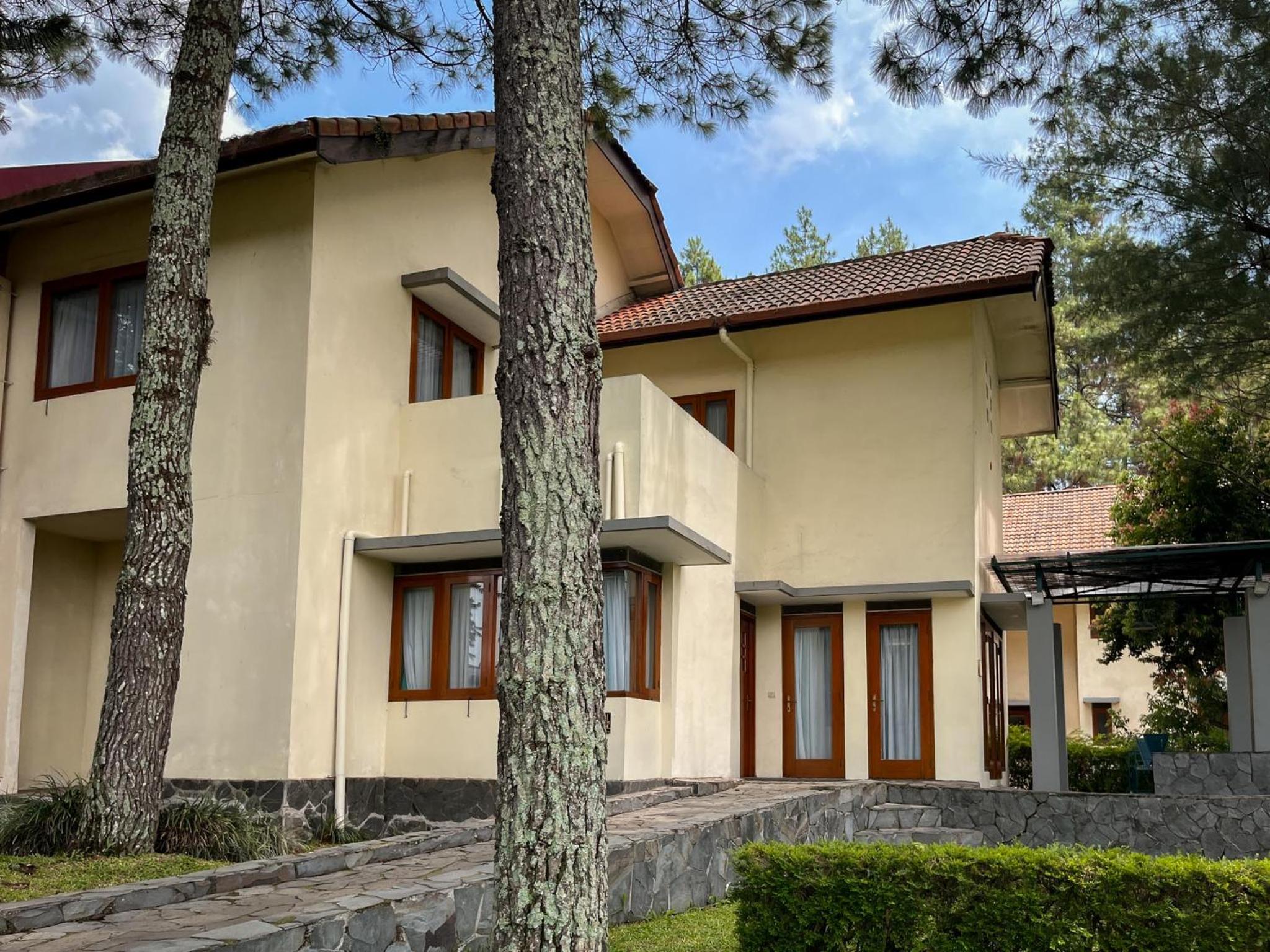 3-Bedroom Family Corner Room & Dine for 2 Adults only