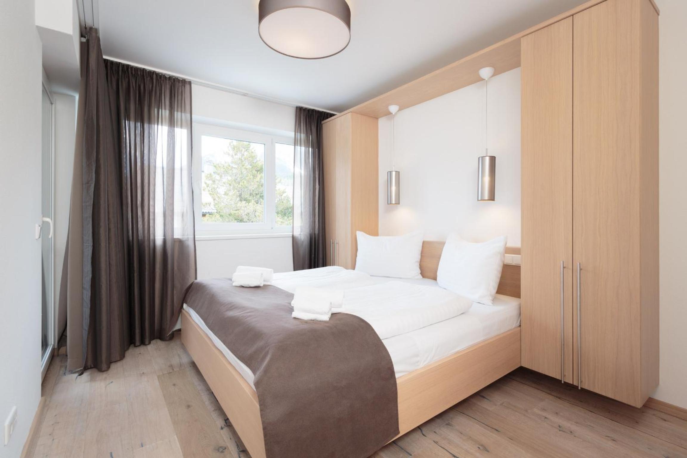 Three-Bedroom Apartment with Balcony photo 2