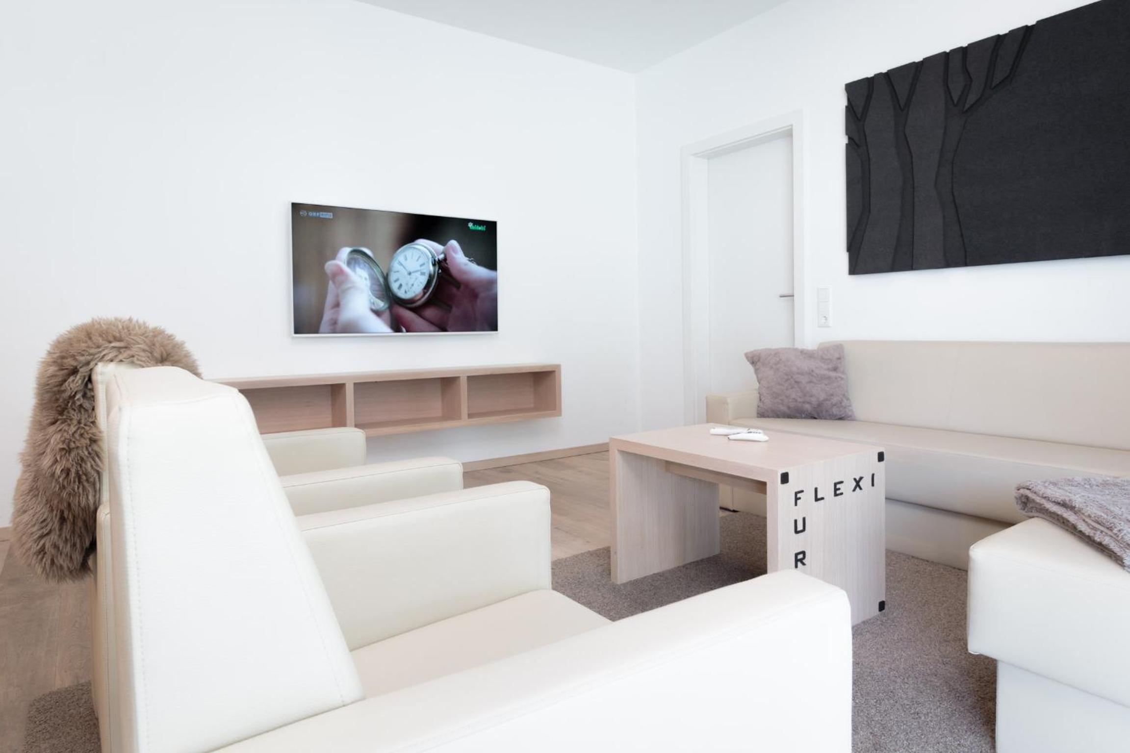 Three-Bedroom Apartment with Terrace photo 3
