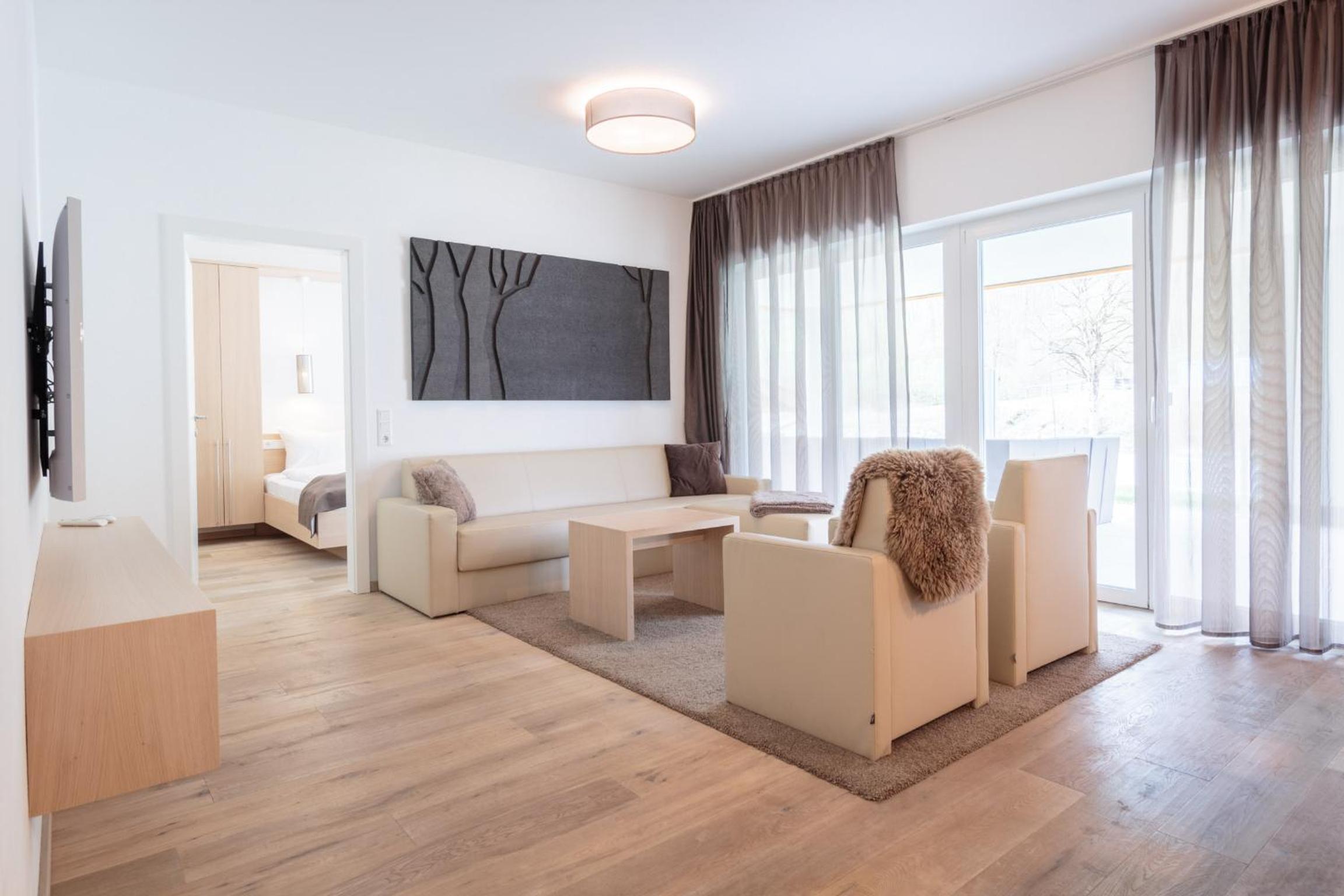 Three-Bedroom Apartment with Terrace photo 1