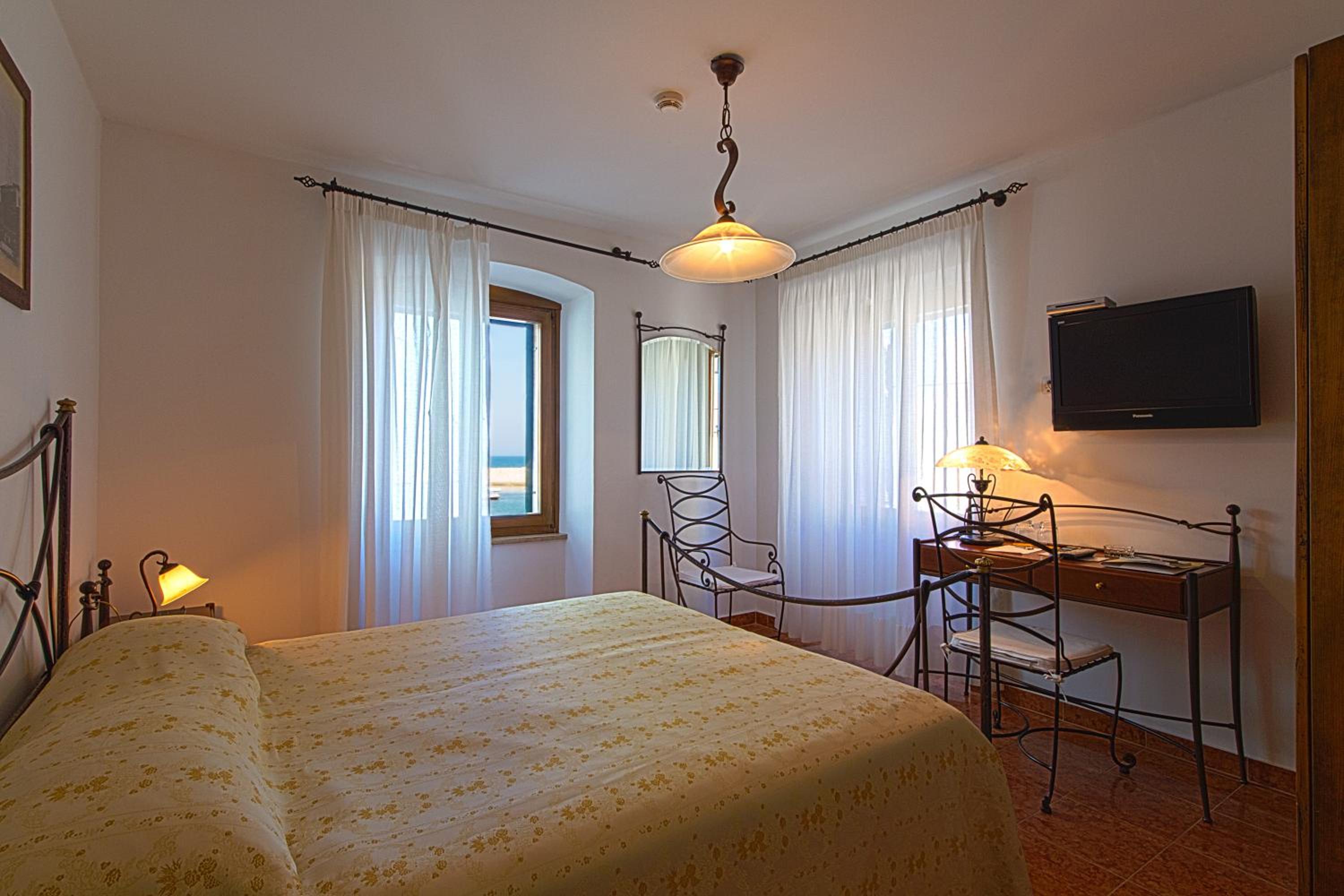 Double Room - Sea Side - Photo 3
