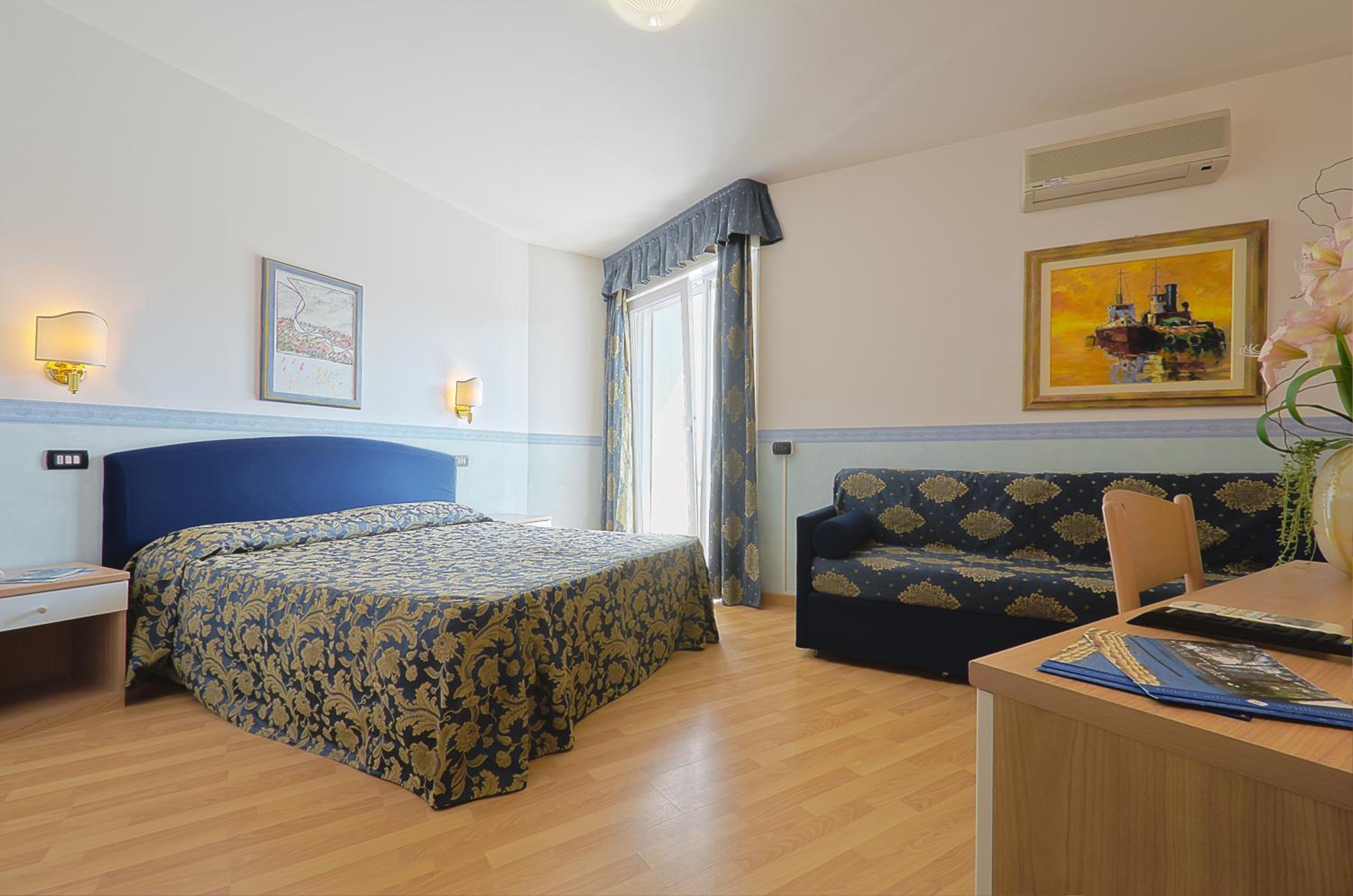 Quadruple Room - Photo 3