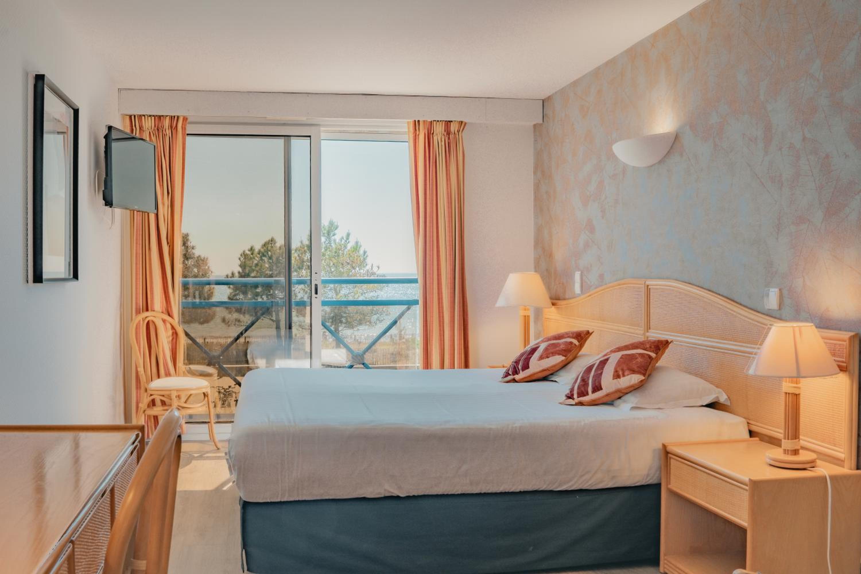 Triple Room with Sea View