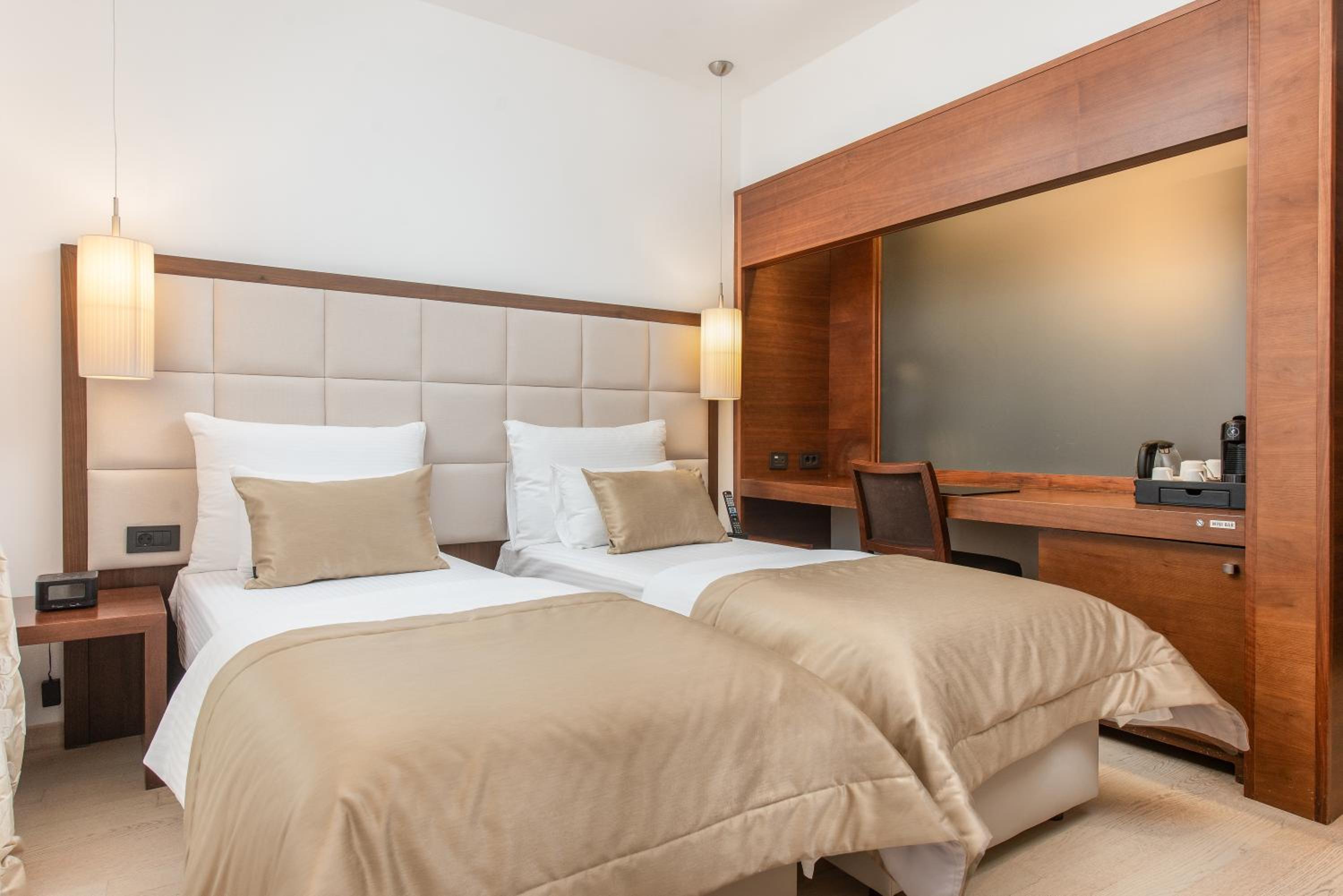 Classic Double or Twin Room - Photo 4