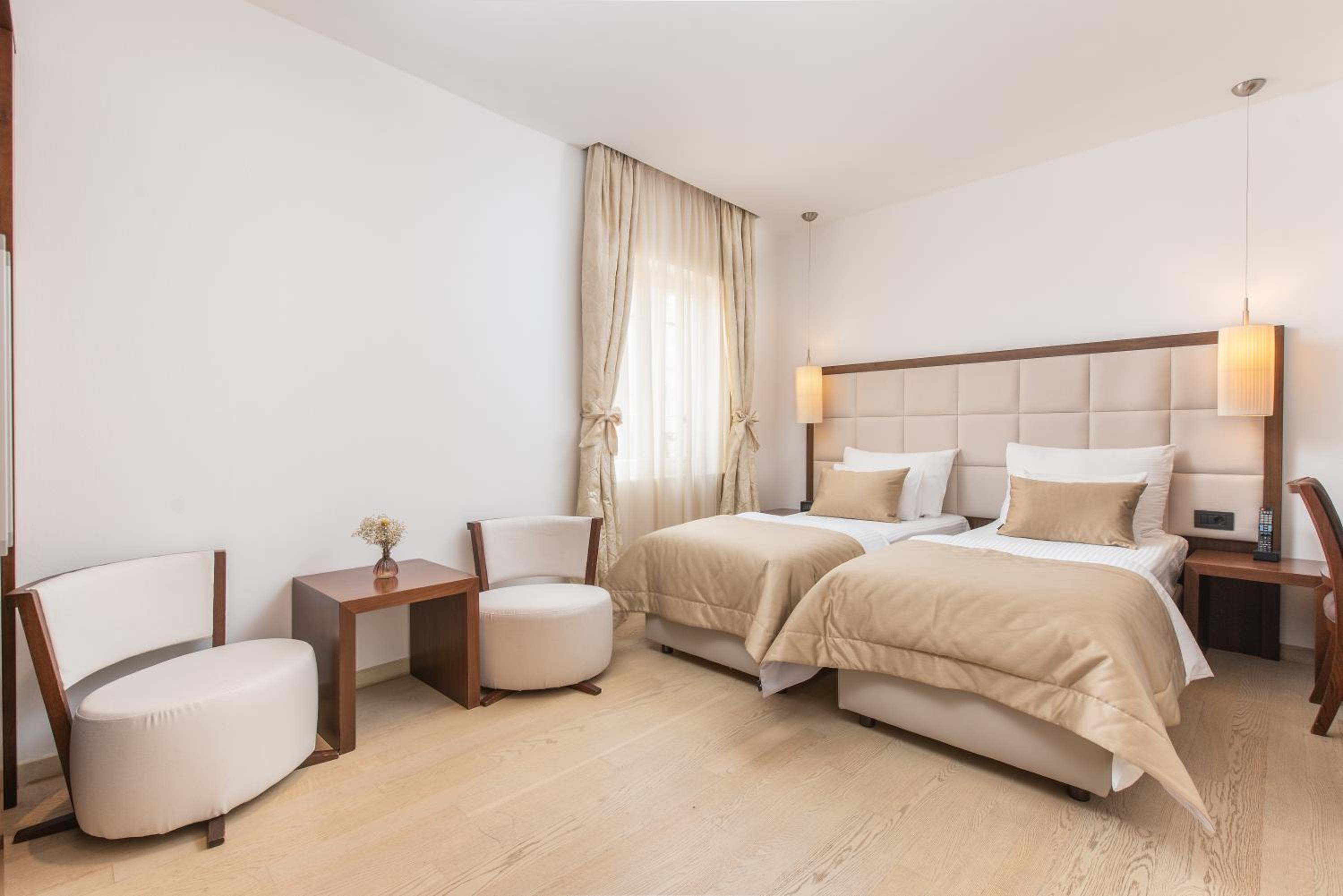 Superior Double or Twin Room - Photo 6