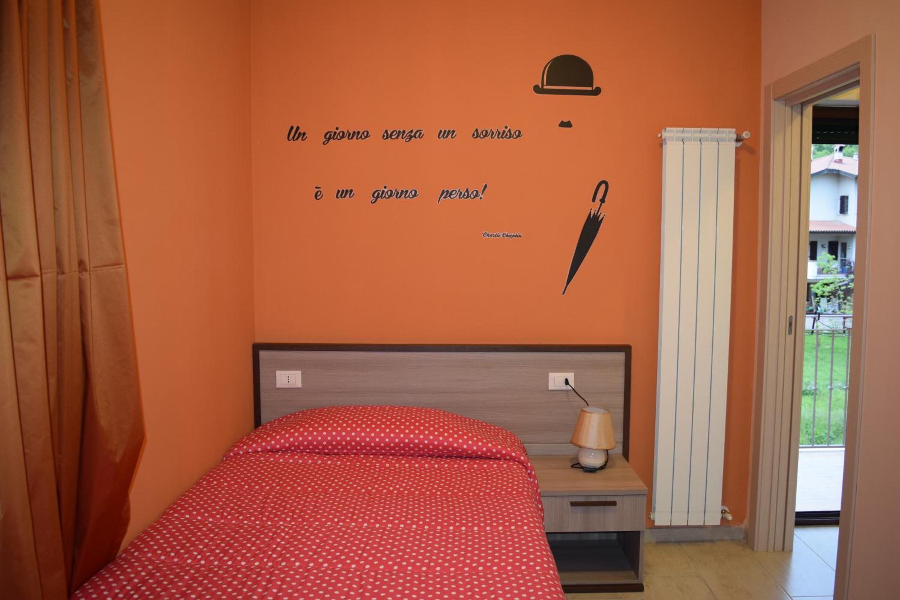 Single Room with Private Bathroom photo 2