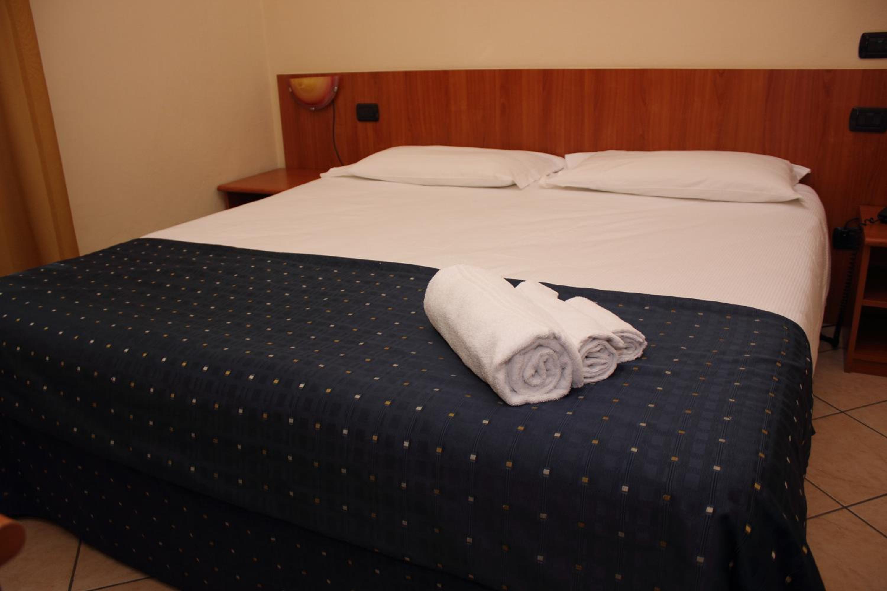 Double or Twin Room - Photo 2