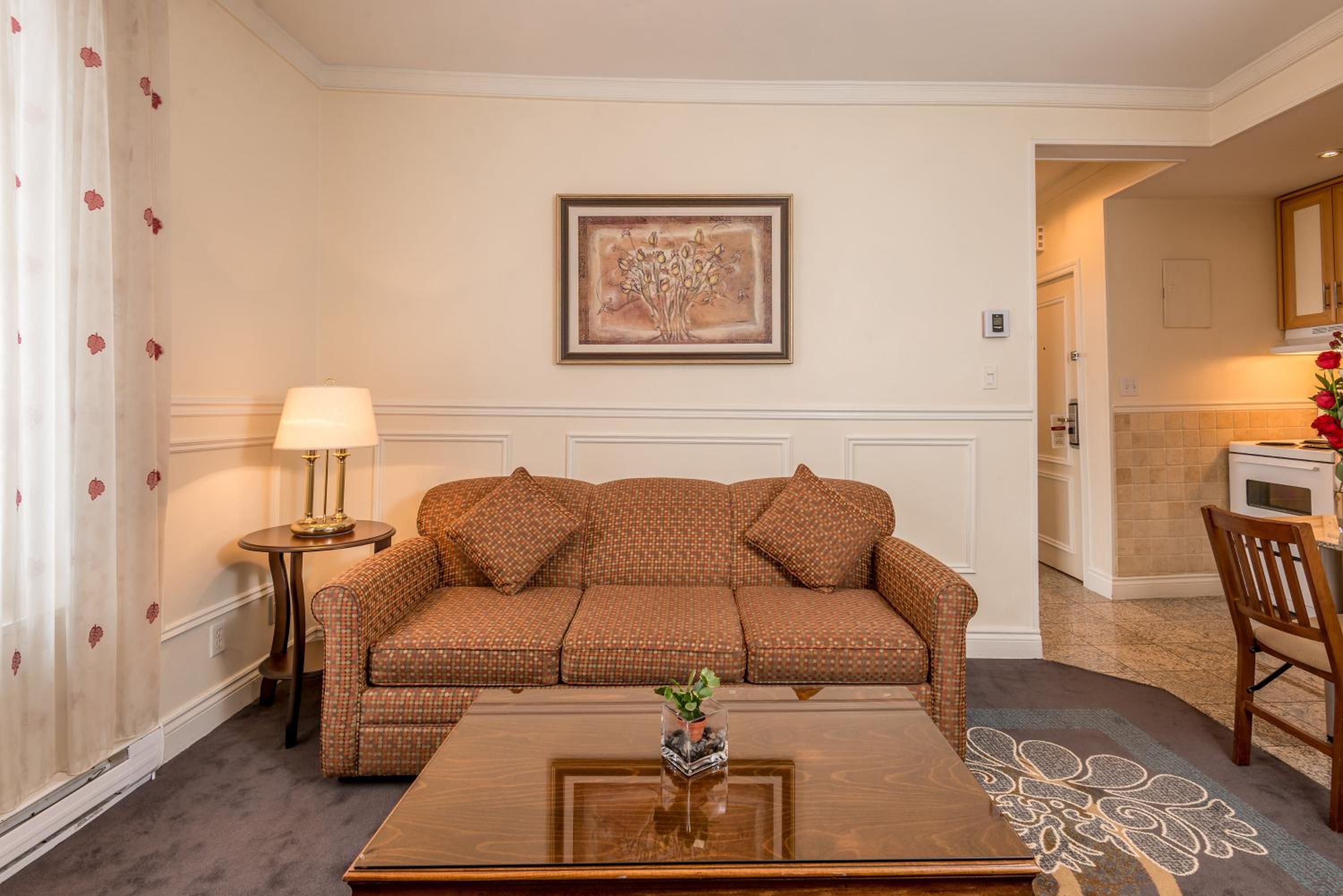 Deluxe King Suite - Photo 25