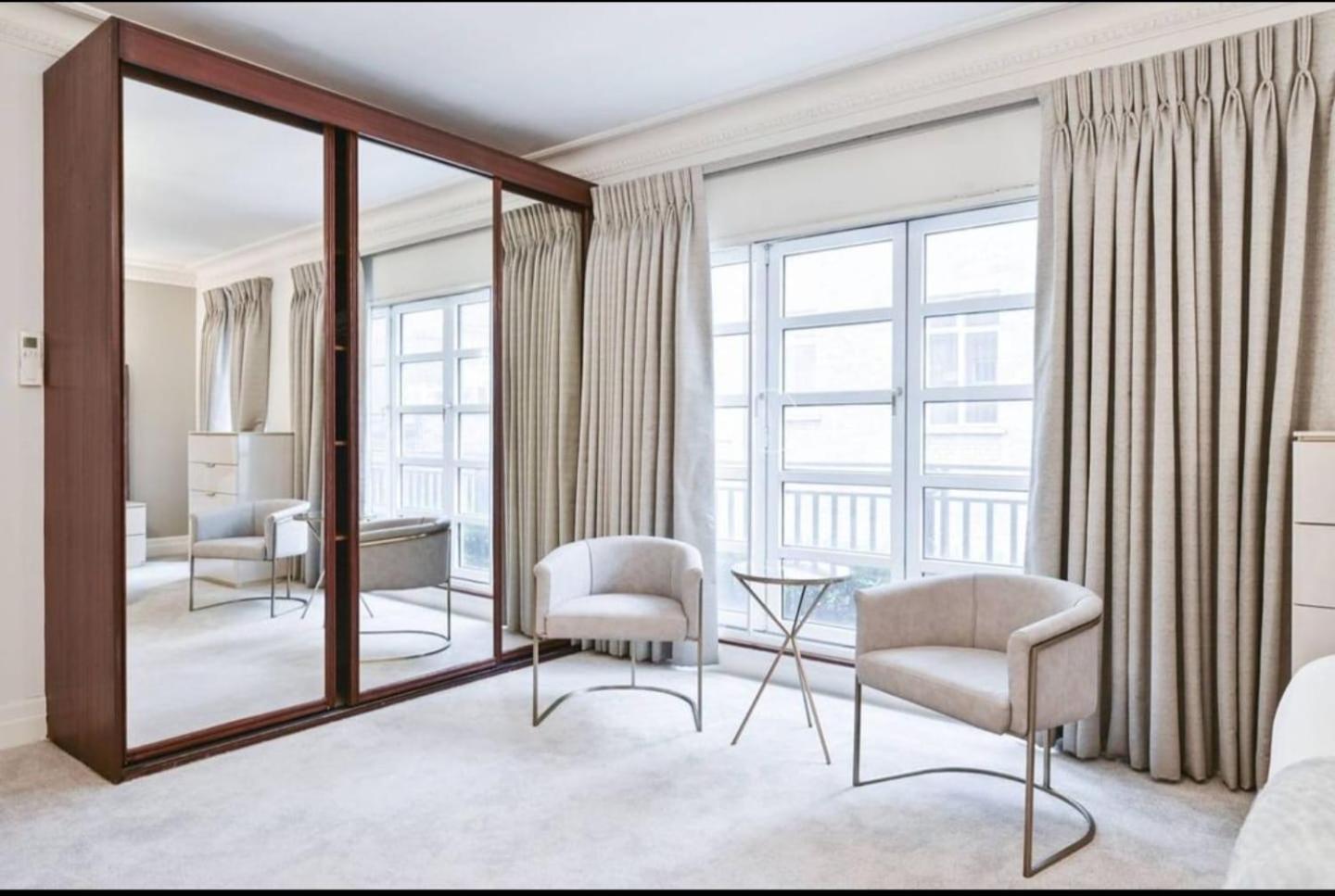 Five-Bedroom Deluxe Apartment