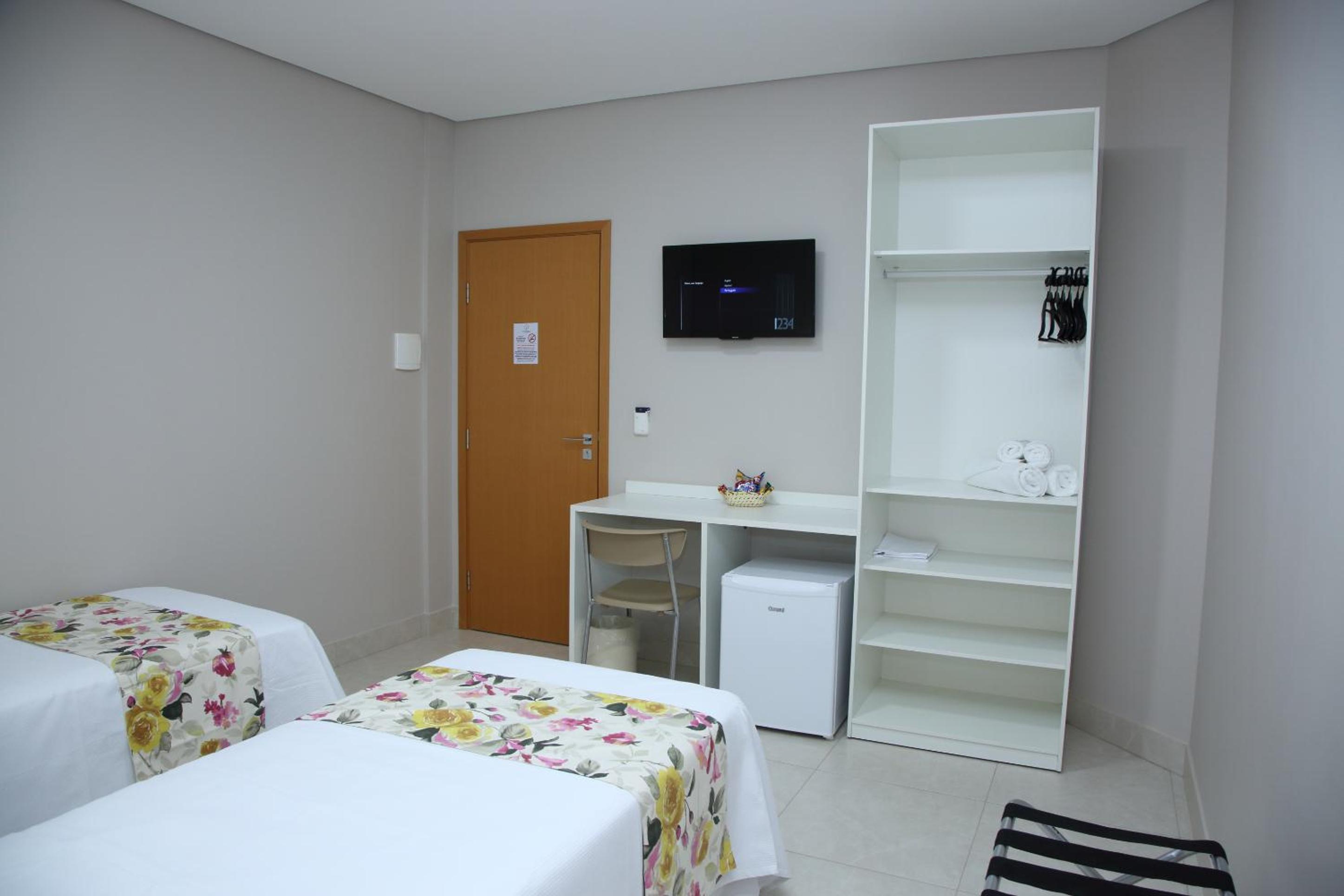 Large Twin Room photo 2