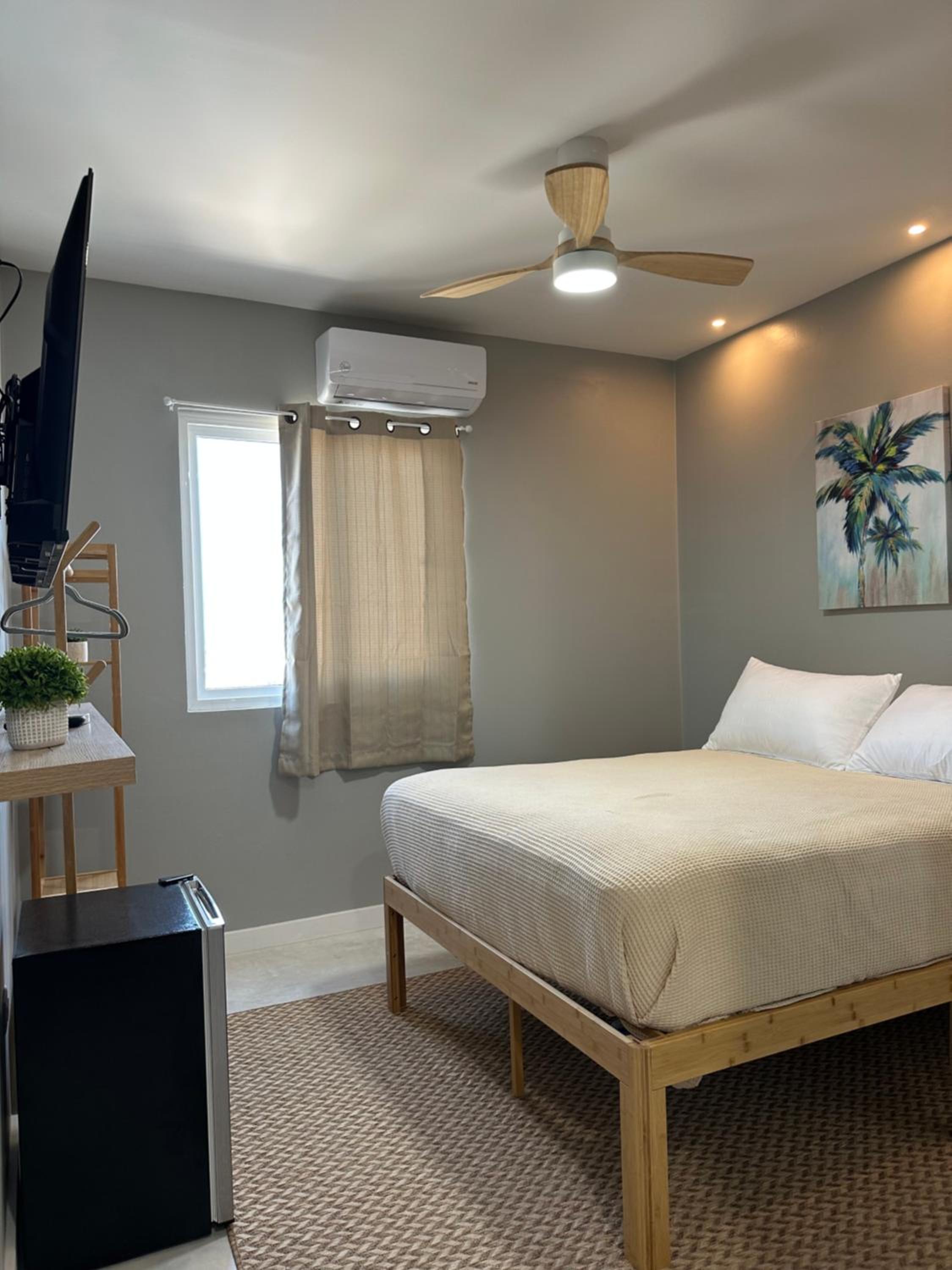 Standard Queen Room