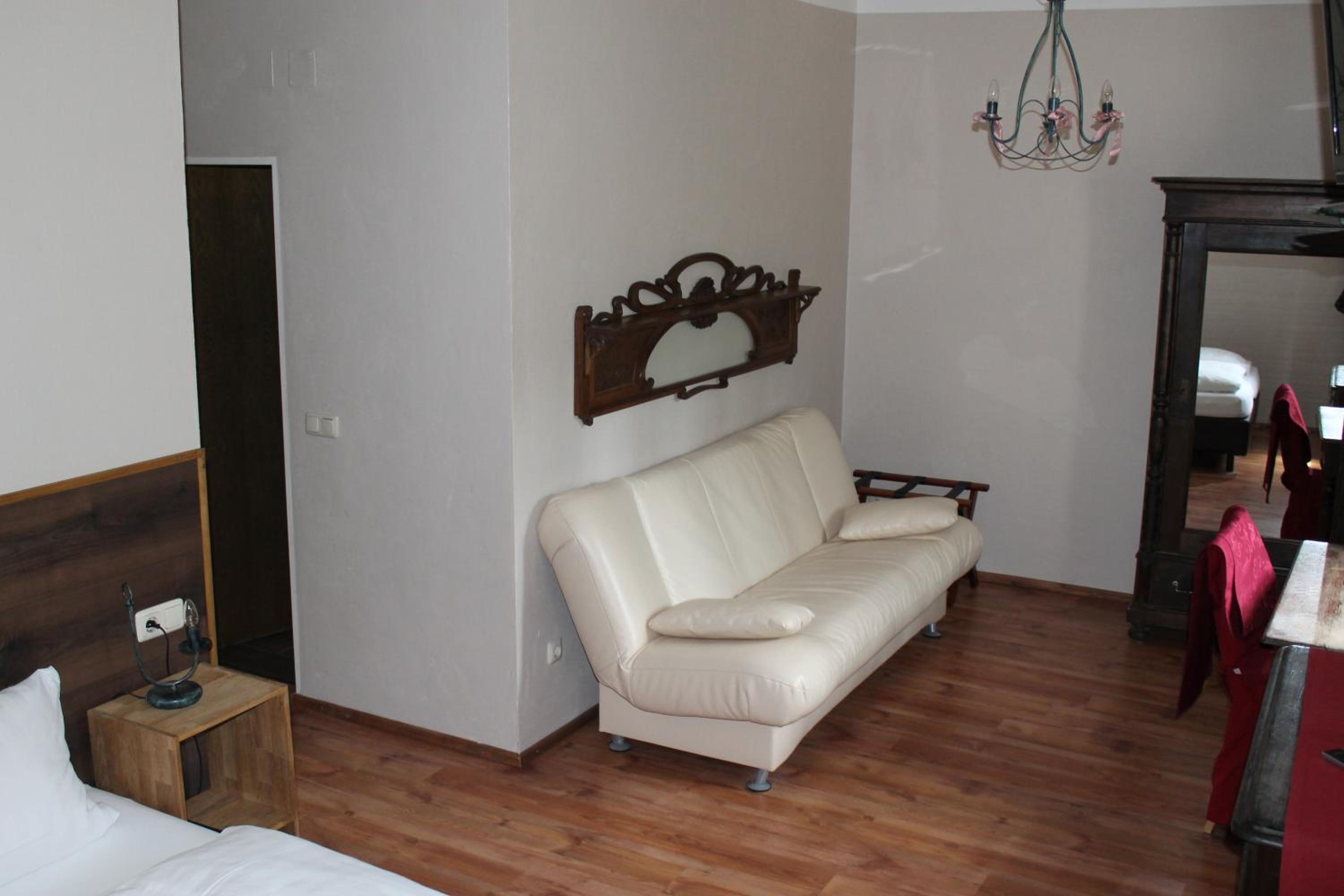 Budget Double Room photo 3