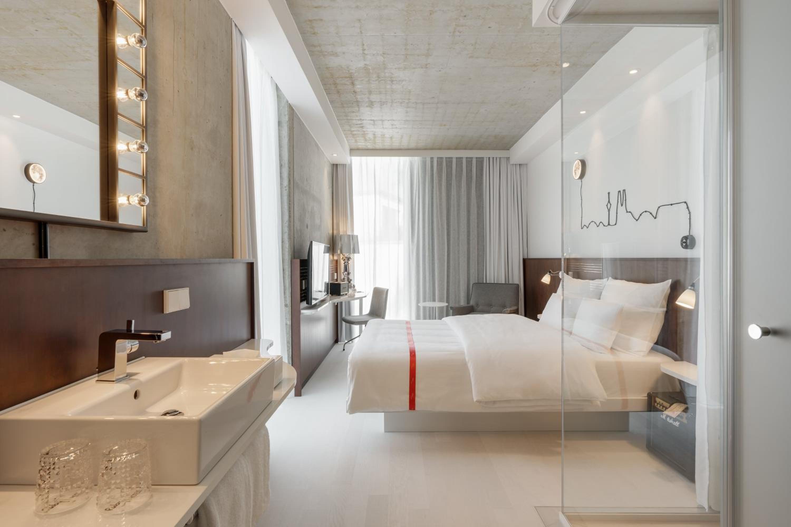 Lovely Room thumbnail 5