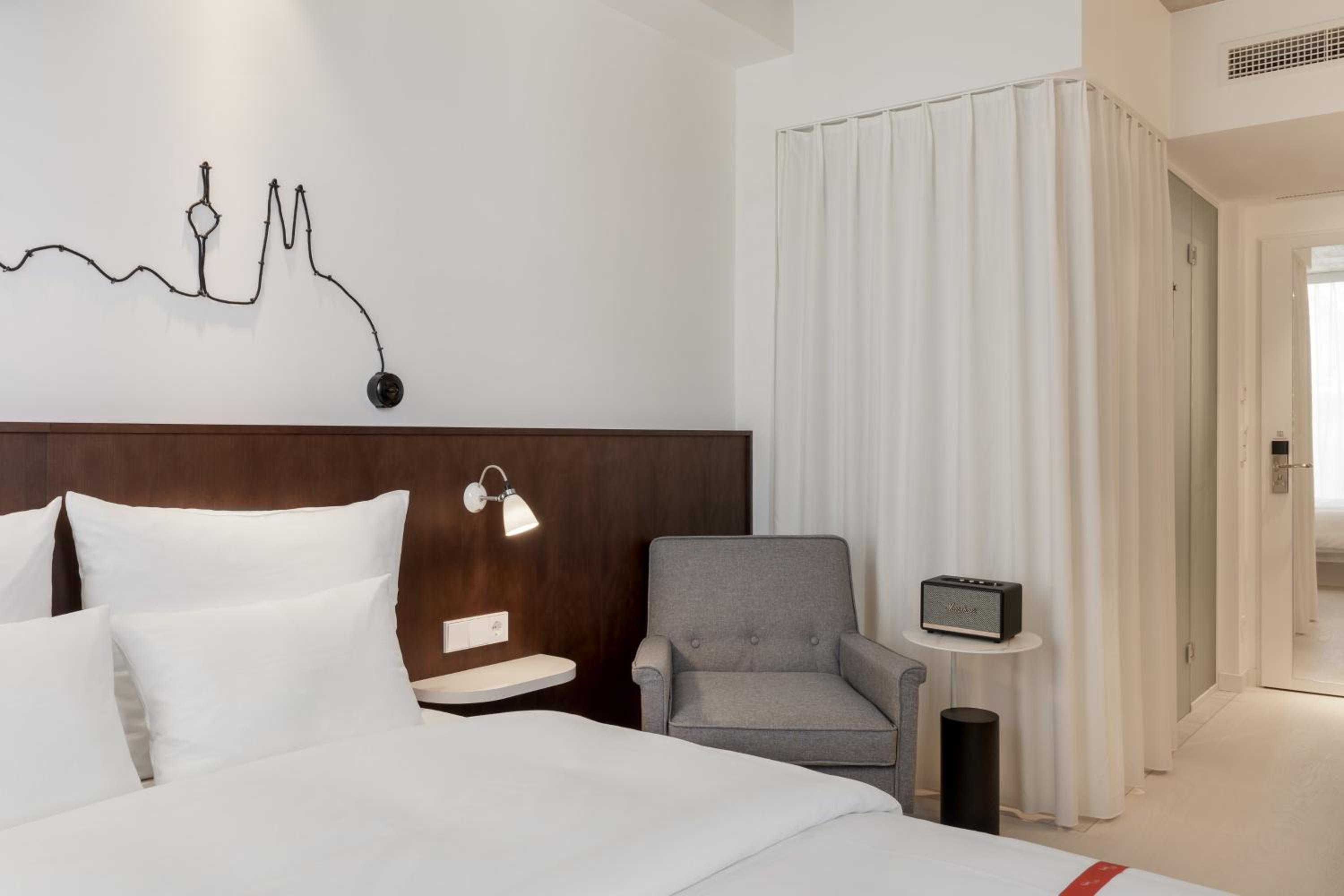 Cozy Room thumbnail 5