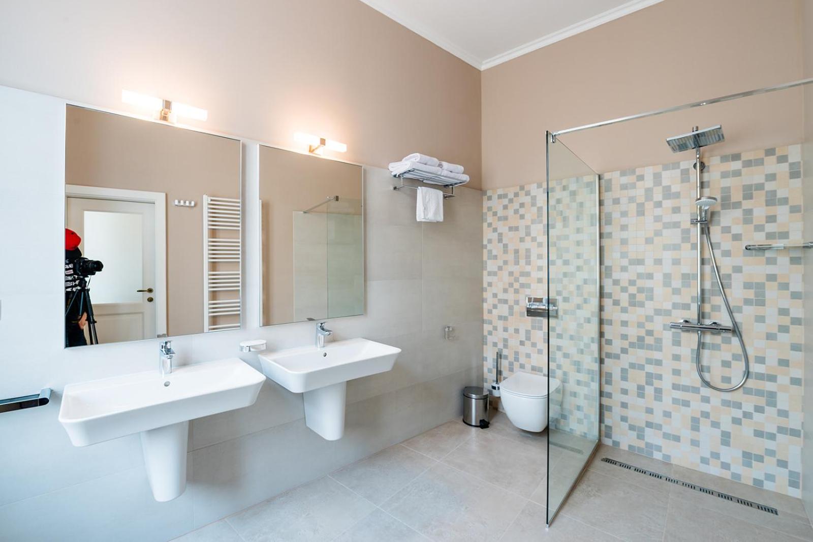 Deluxe One-Bedroom Apartment with City View
