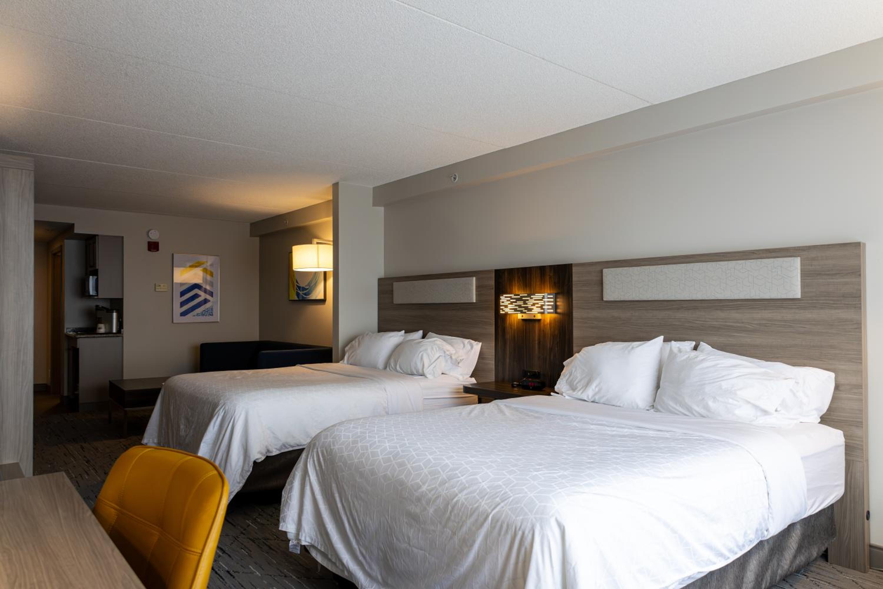 Queen Suite with Two Queen Beds and Sofa Bed - Photo 5