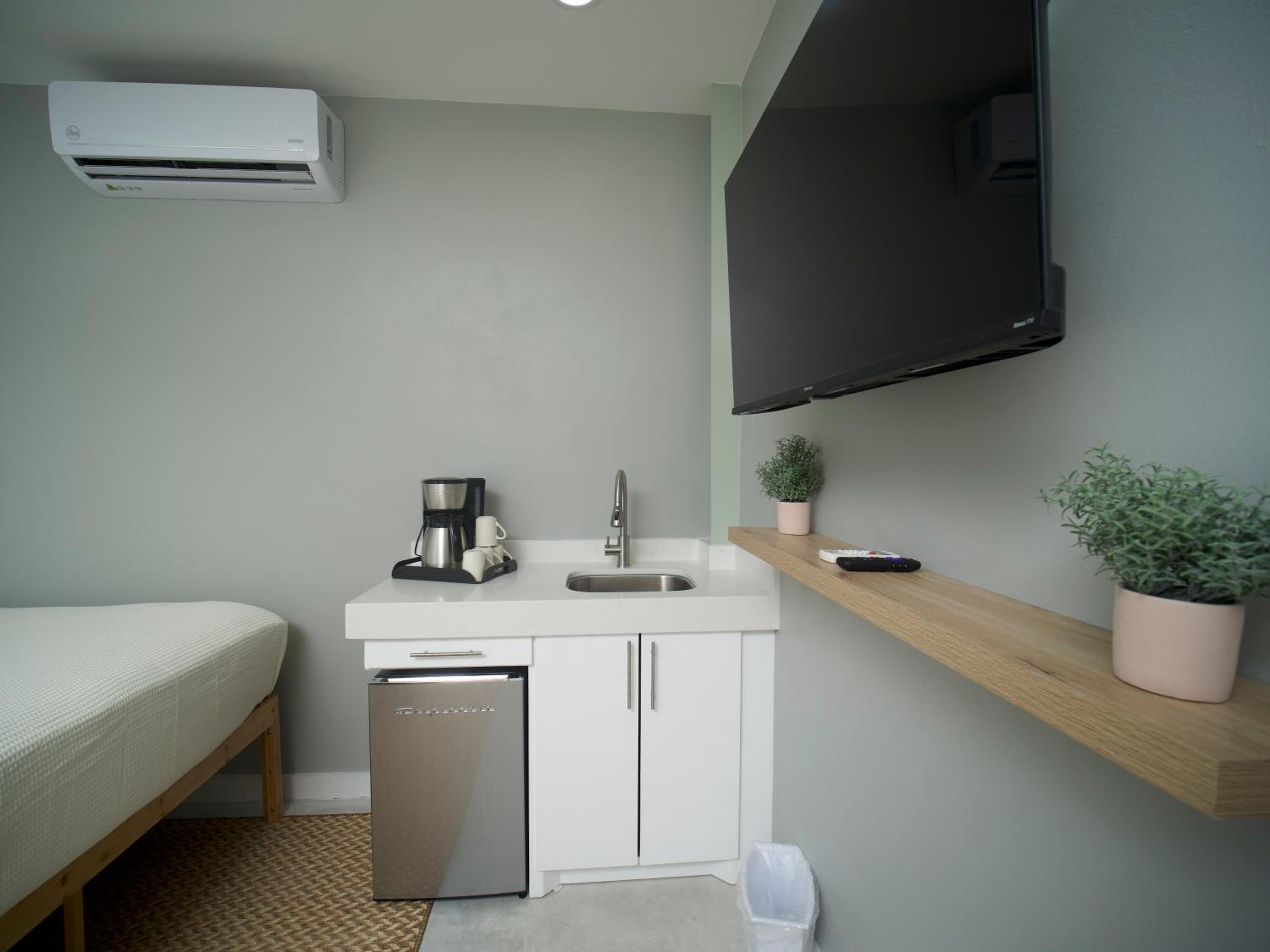 Quadruple Room Beachfront with Balcony photo 2
