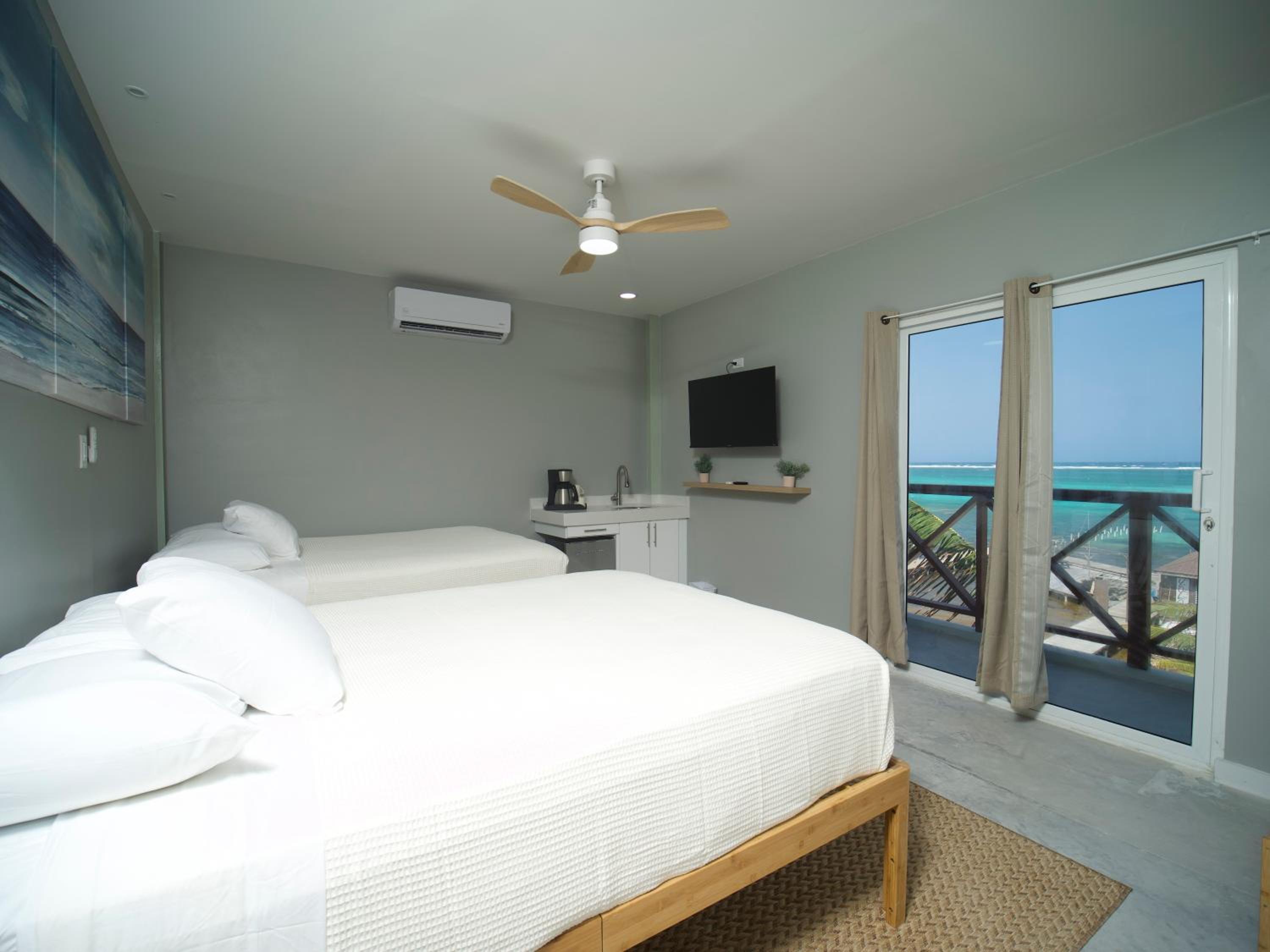 Quadruple Room Beachfront with Balcony photo 3