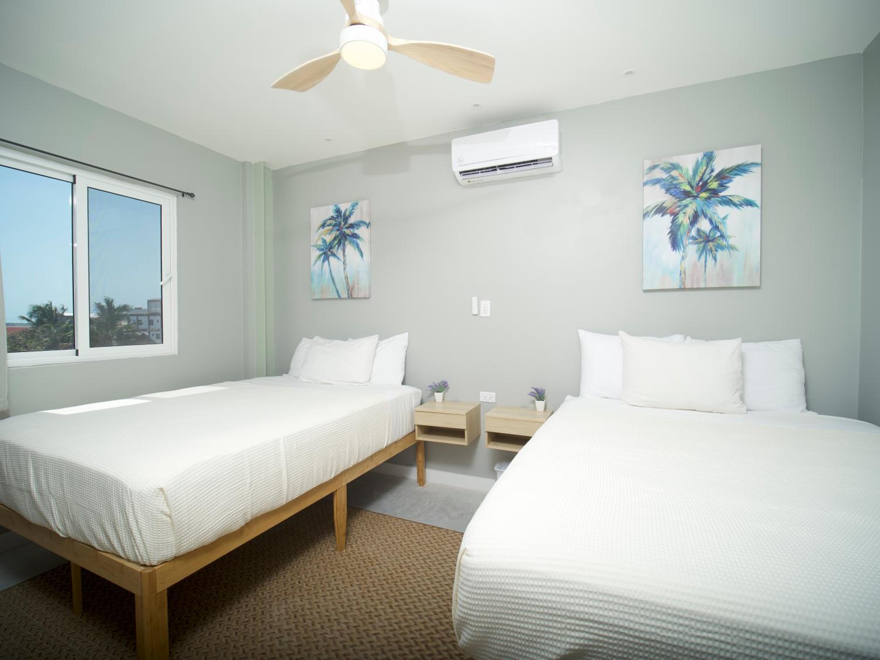 Standard Queen Room with Two Queen Beds photo 2