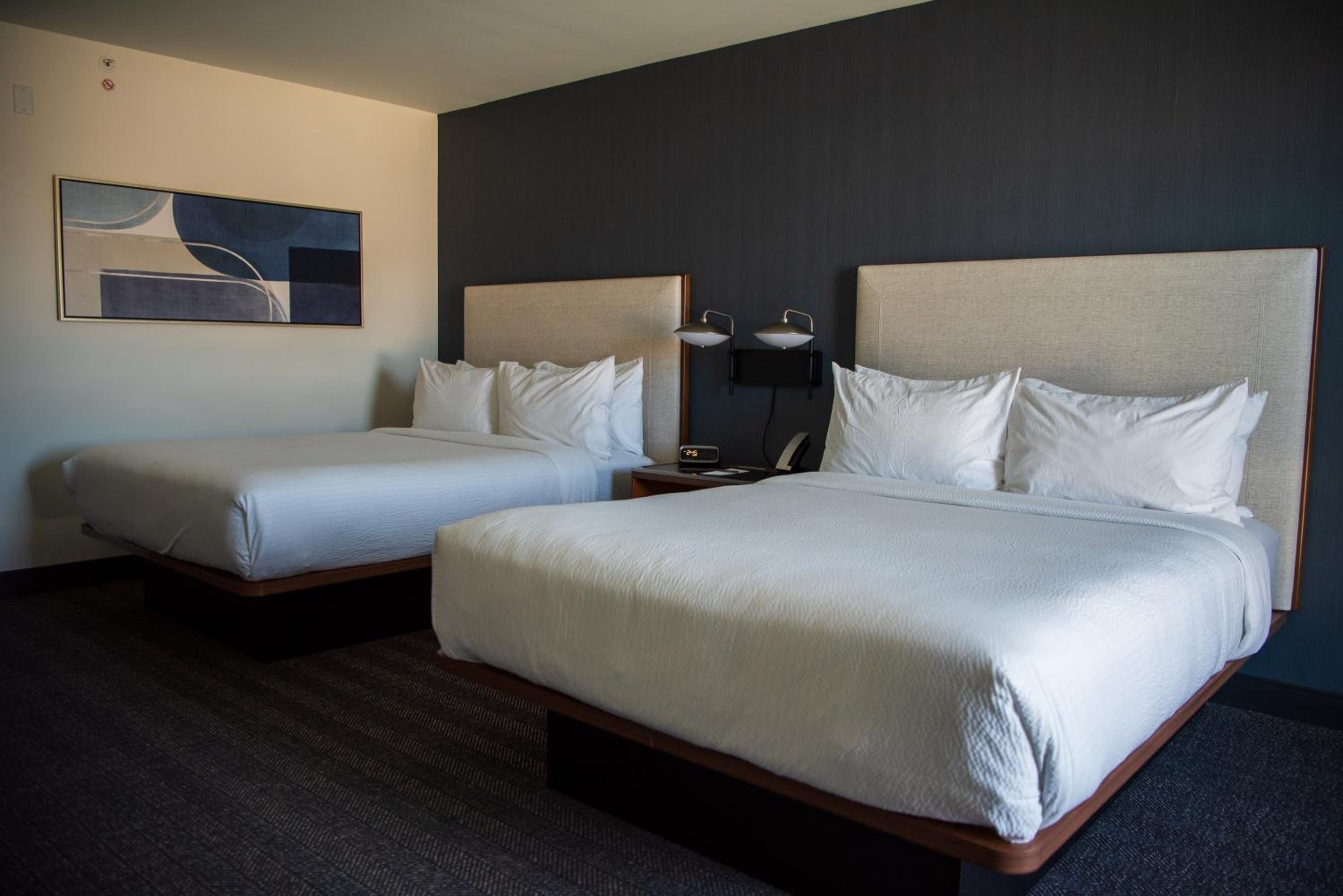 King Room with Two King Beds - Photo 3
