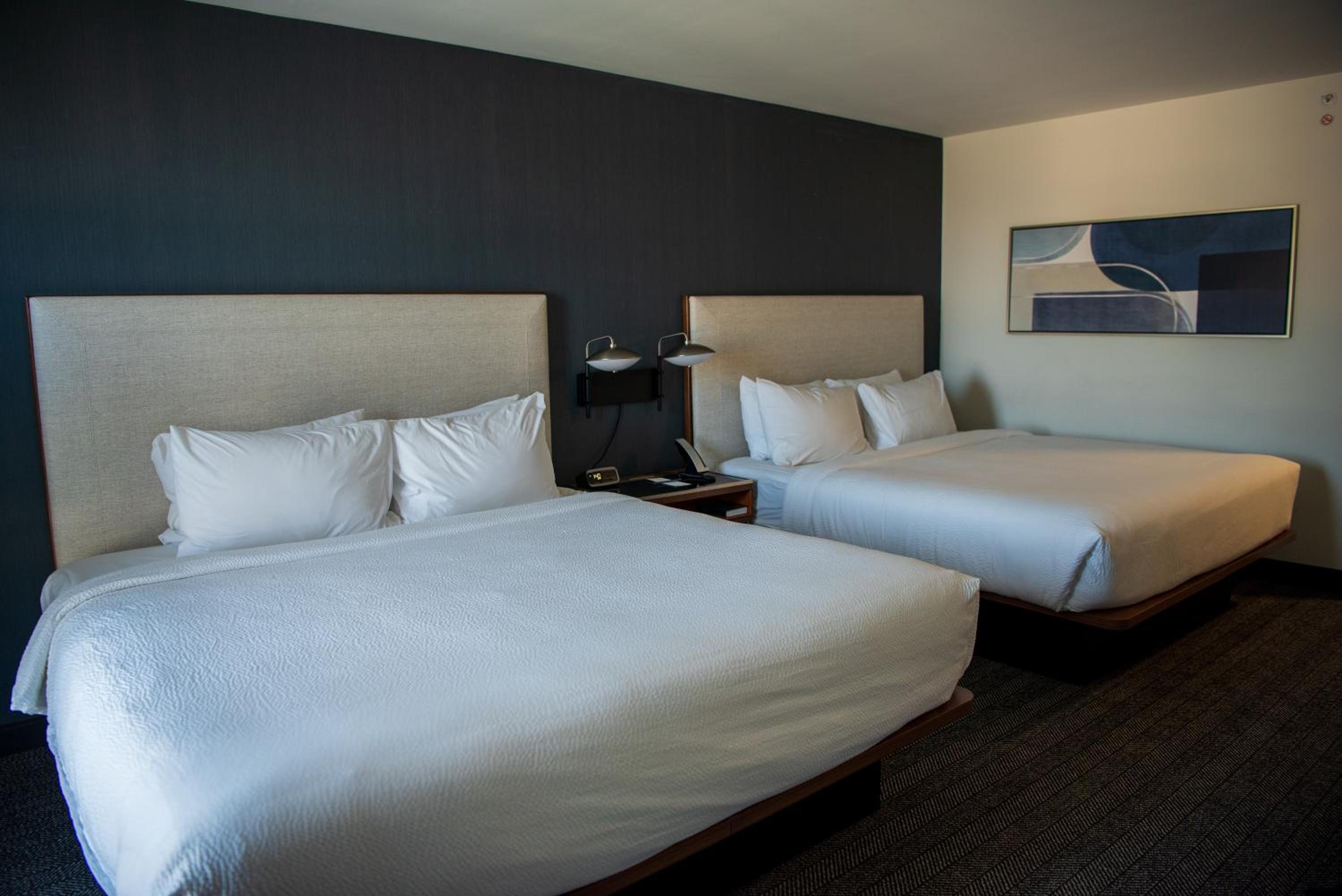 King Room with Two King Beds - Photo 7