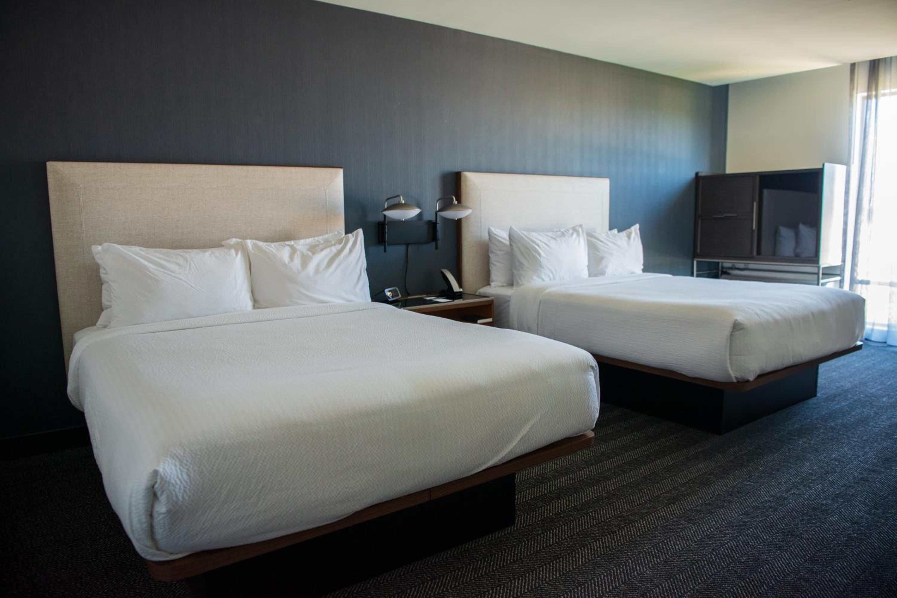 King Room with Two King Beds - Photo 8